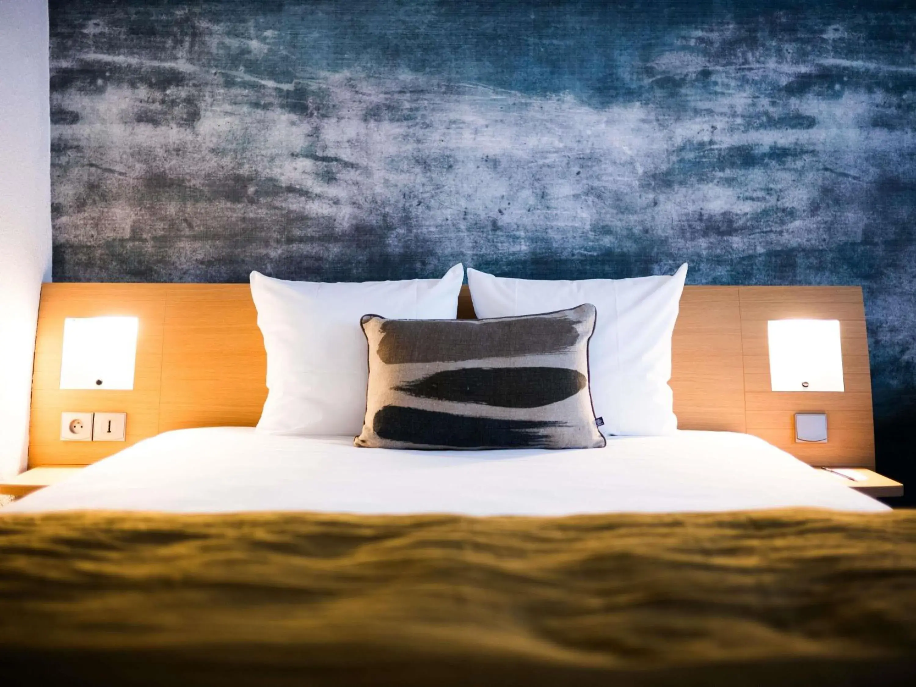 Property building, Bed in Novotel Bayeux Property building, Bed in Novotel Bayeux