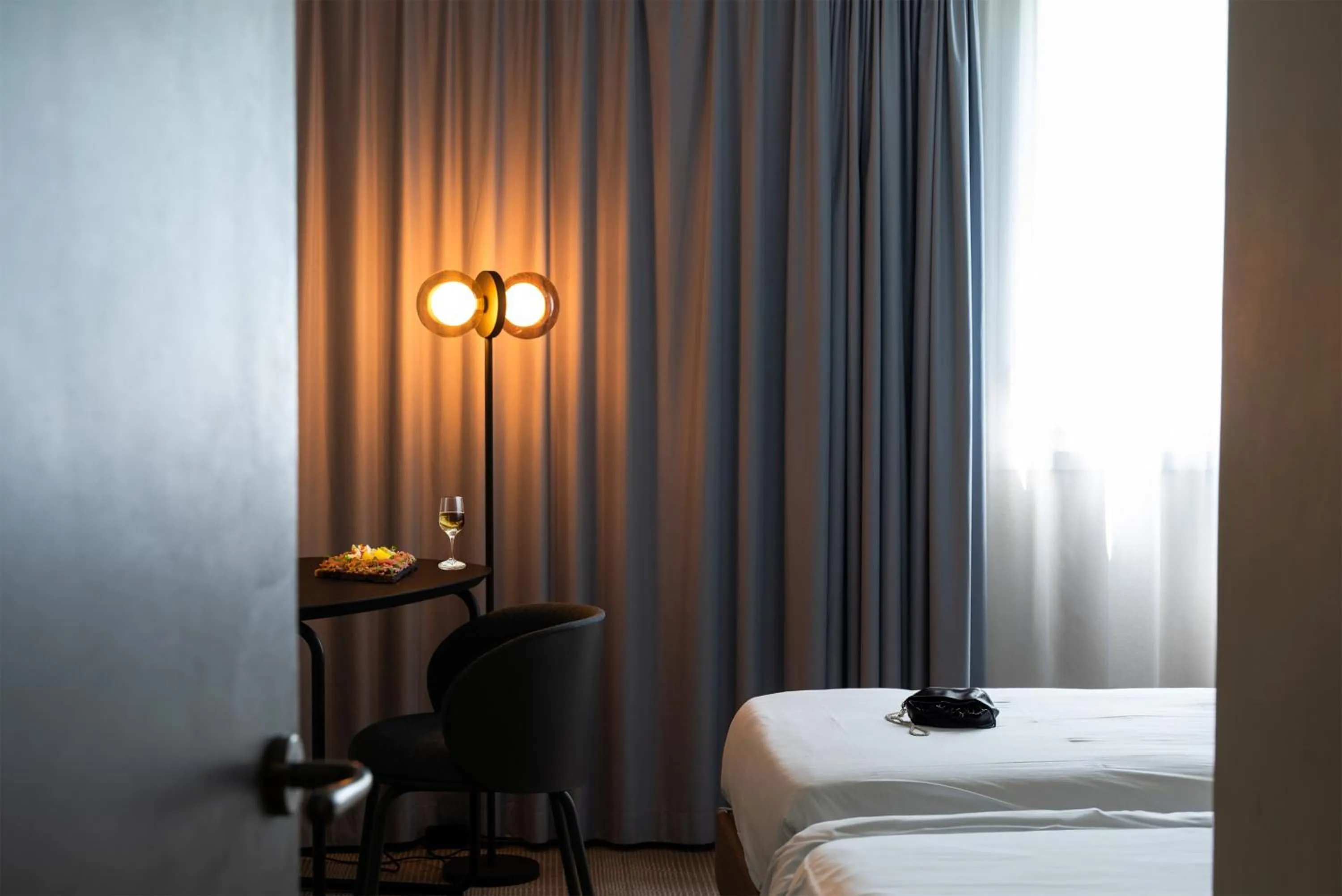 Bedroom, Bed in Novotel Bayeux