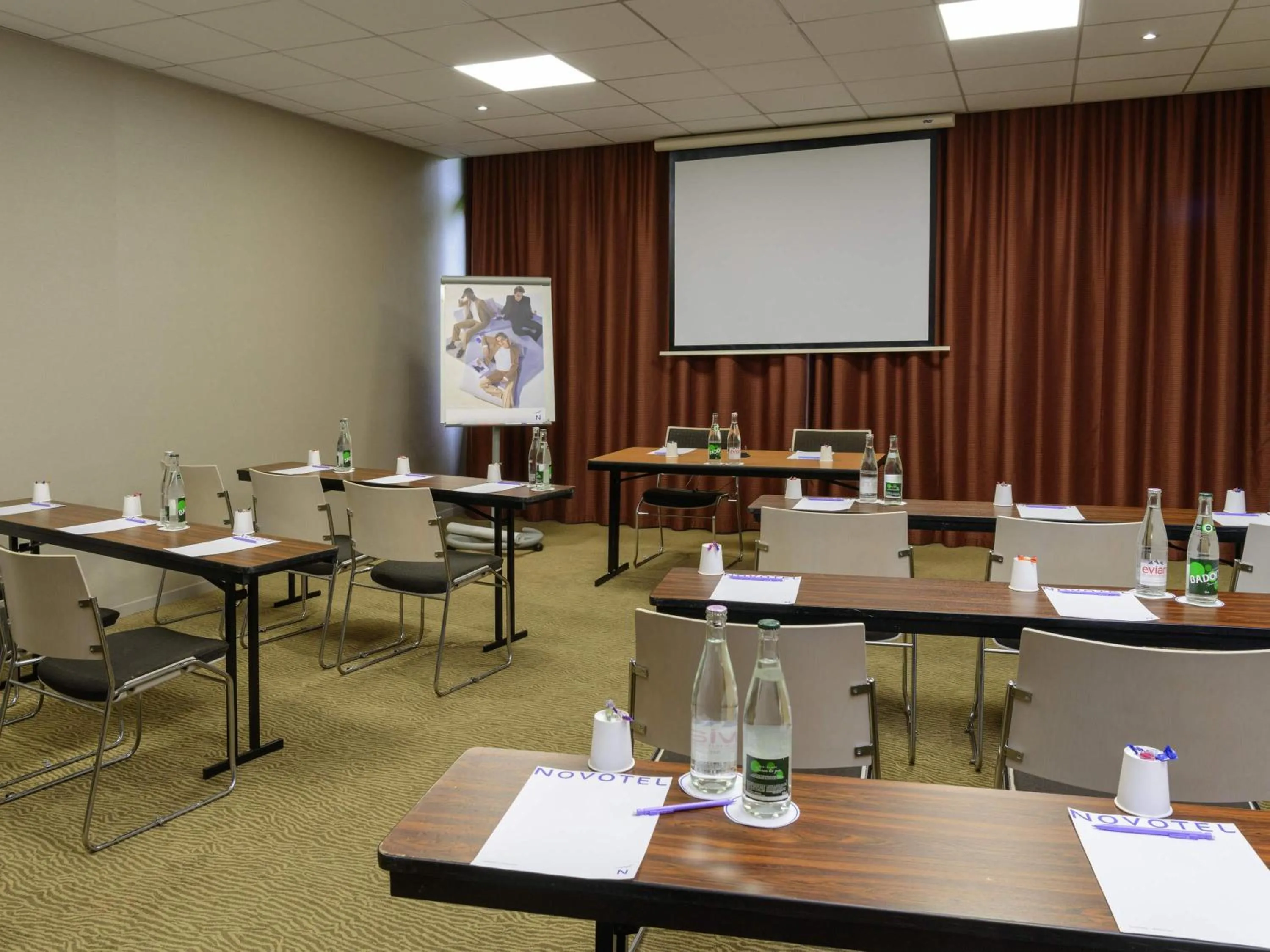 Meeting/conference room in Novotel Bayeux