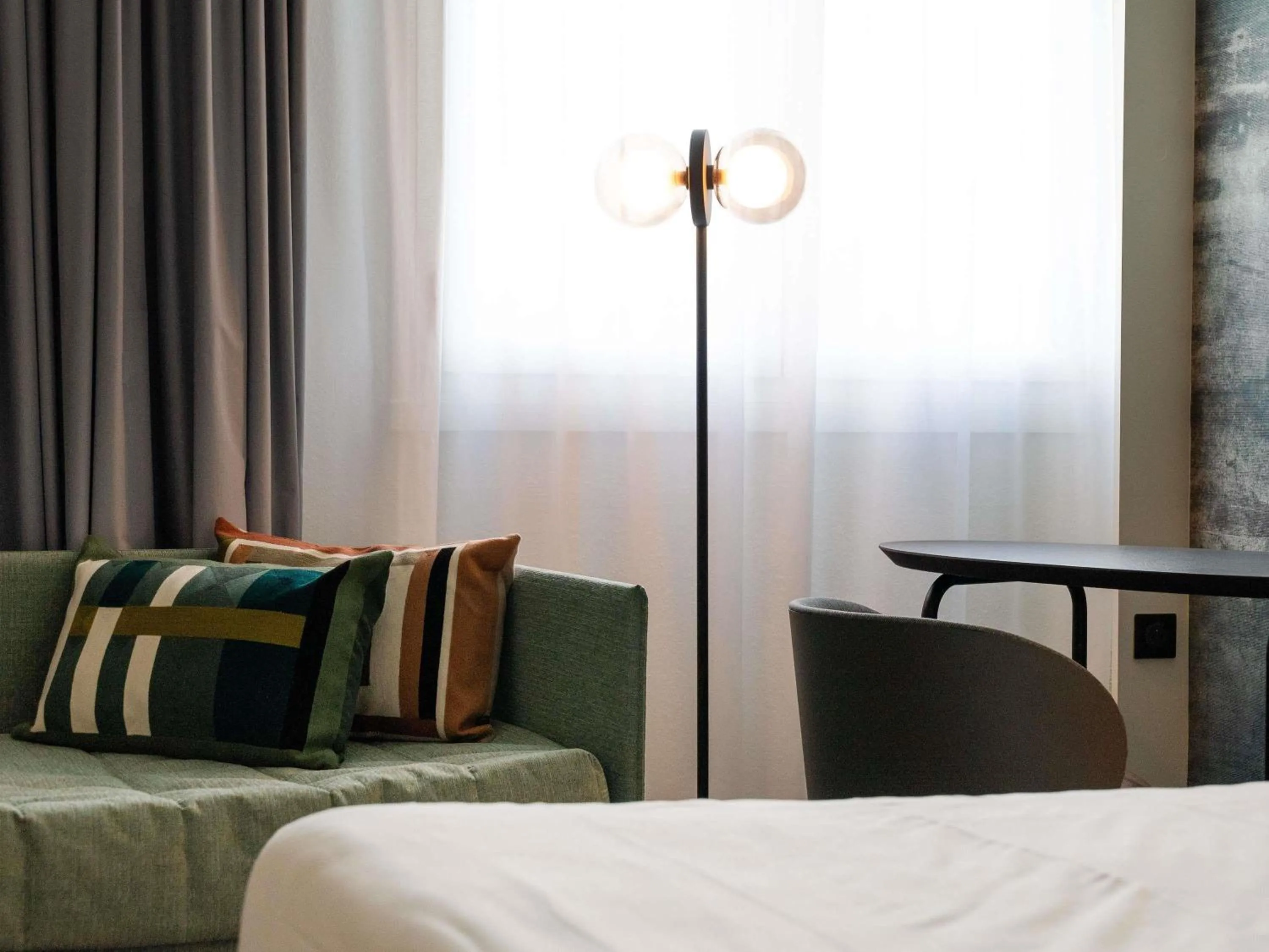 Bedroom, Bed in Novotel Bayeux