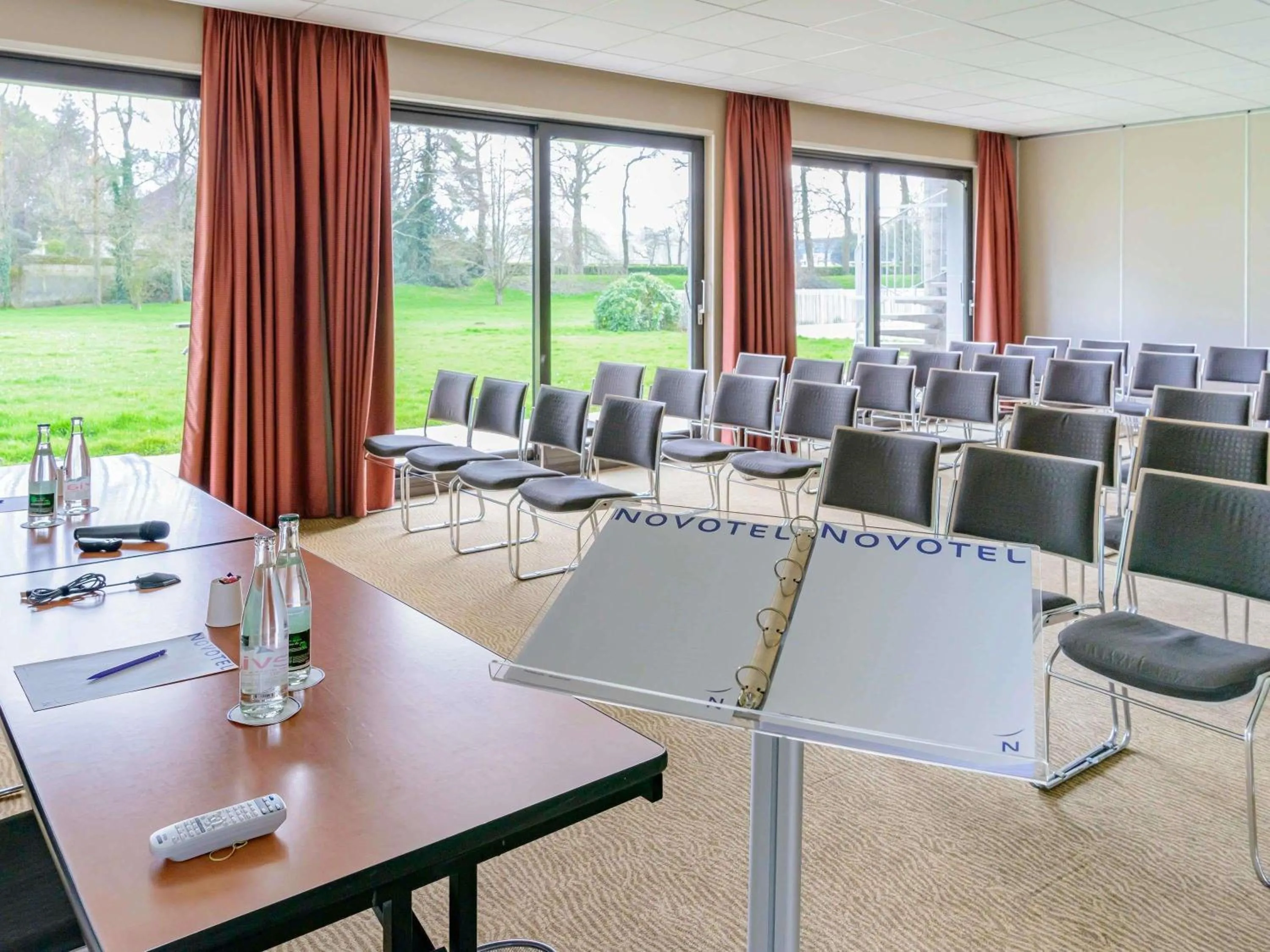 Meeting/conference room in Novotel Bayeux