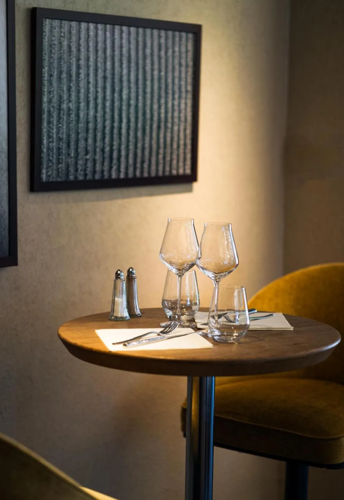 Dining area in Novotel Bayeux