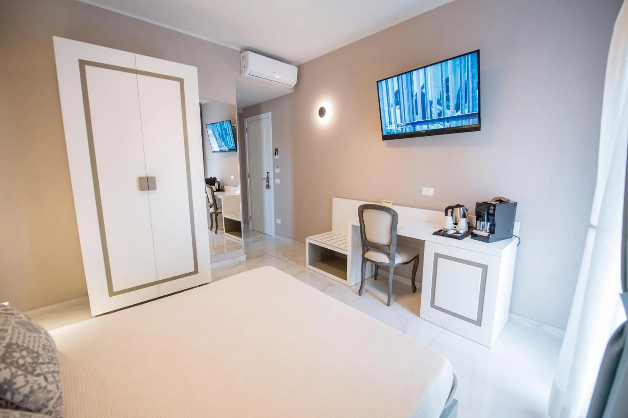 Photo of the whole room, Bed in Milazzo Aeolian Sea Port B&B