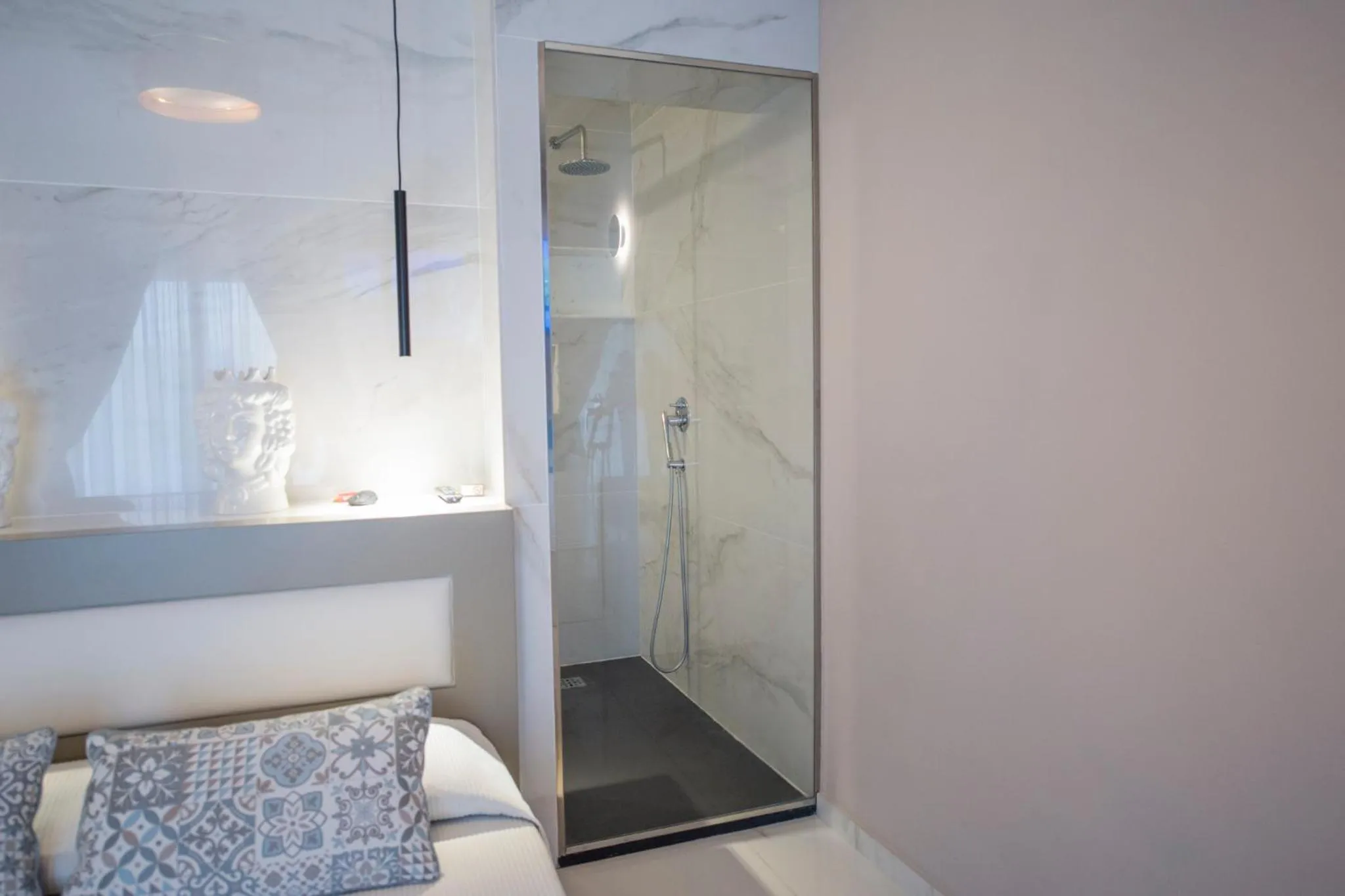 Shower, Bed in Milazzo Aeolian Sea Port B&B