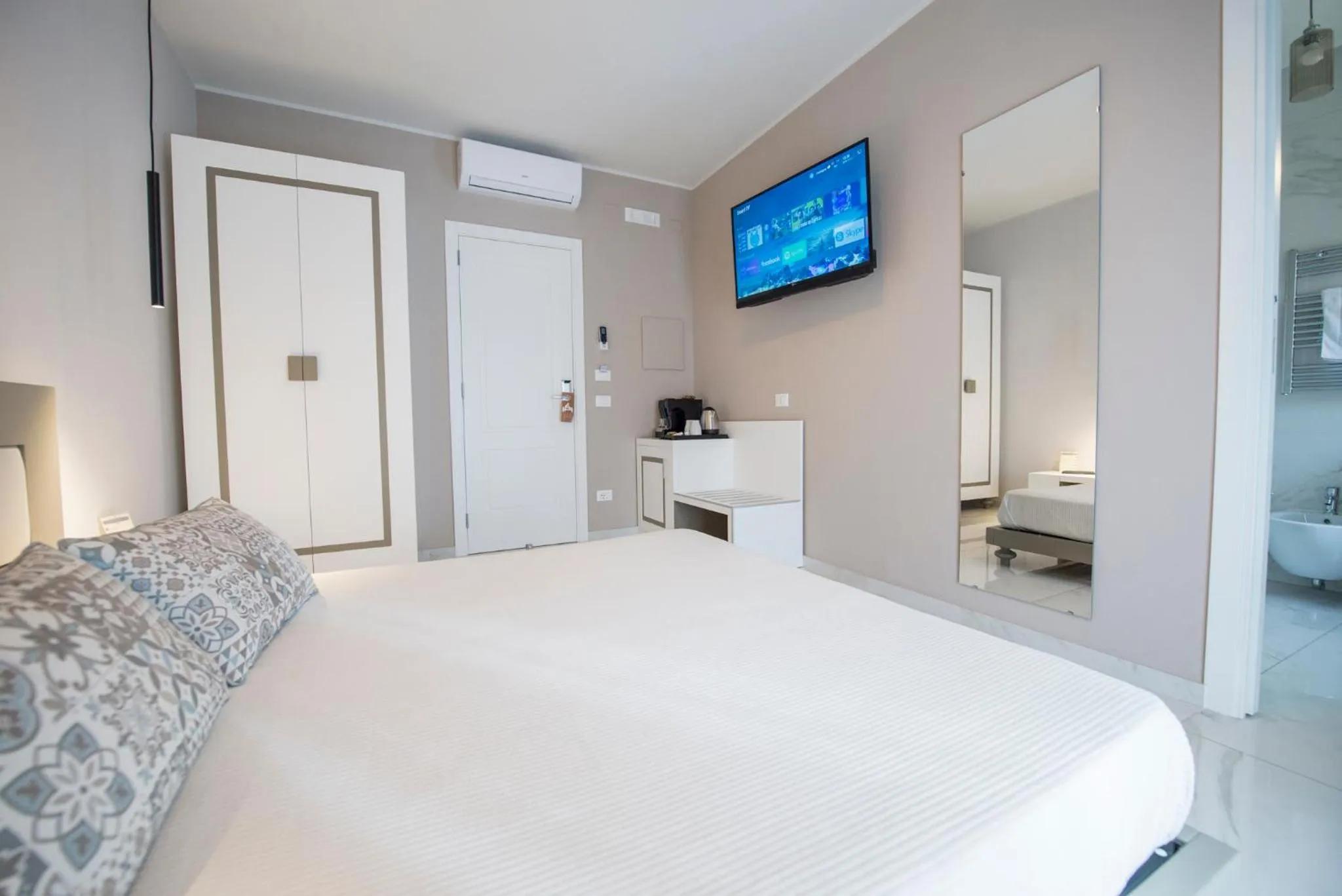 Photo of the whole room, Bed in Milazzo Aeolian Sea Port B&B