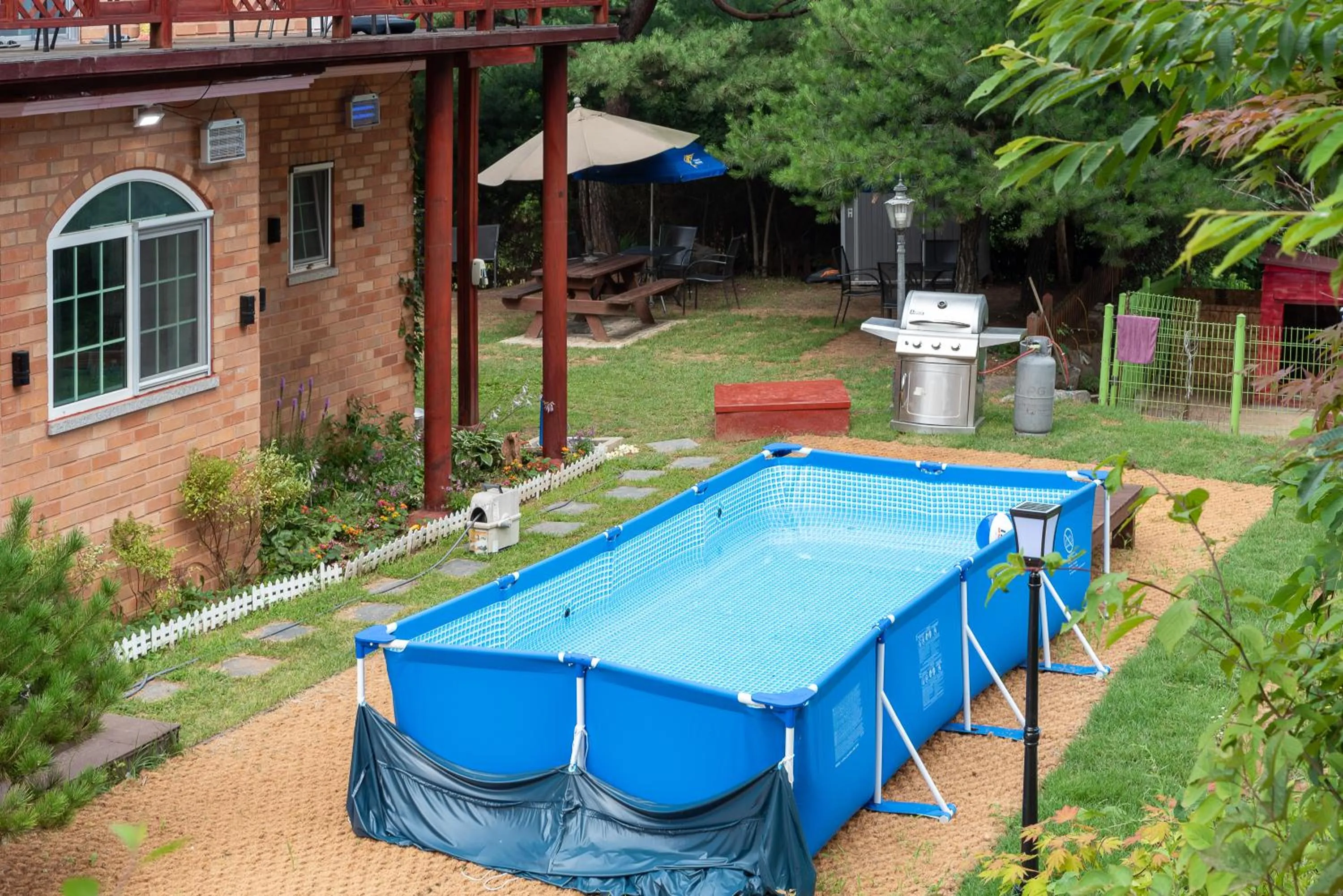 Swimming pool in The Hyu Largo
