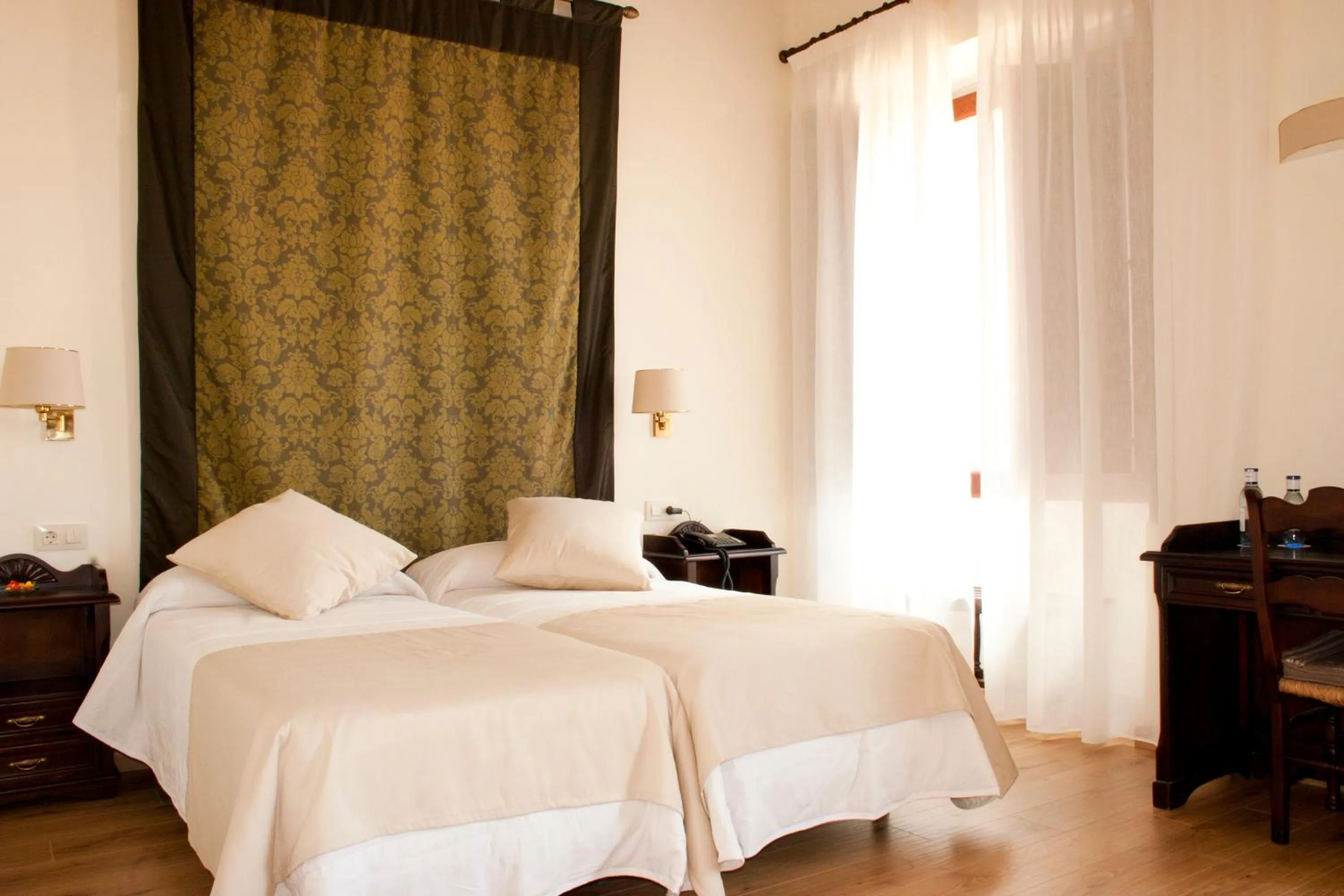 Coffee/tea facilities, Bed in Hotel Cardenal Ram