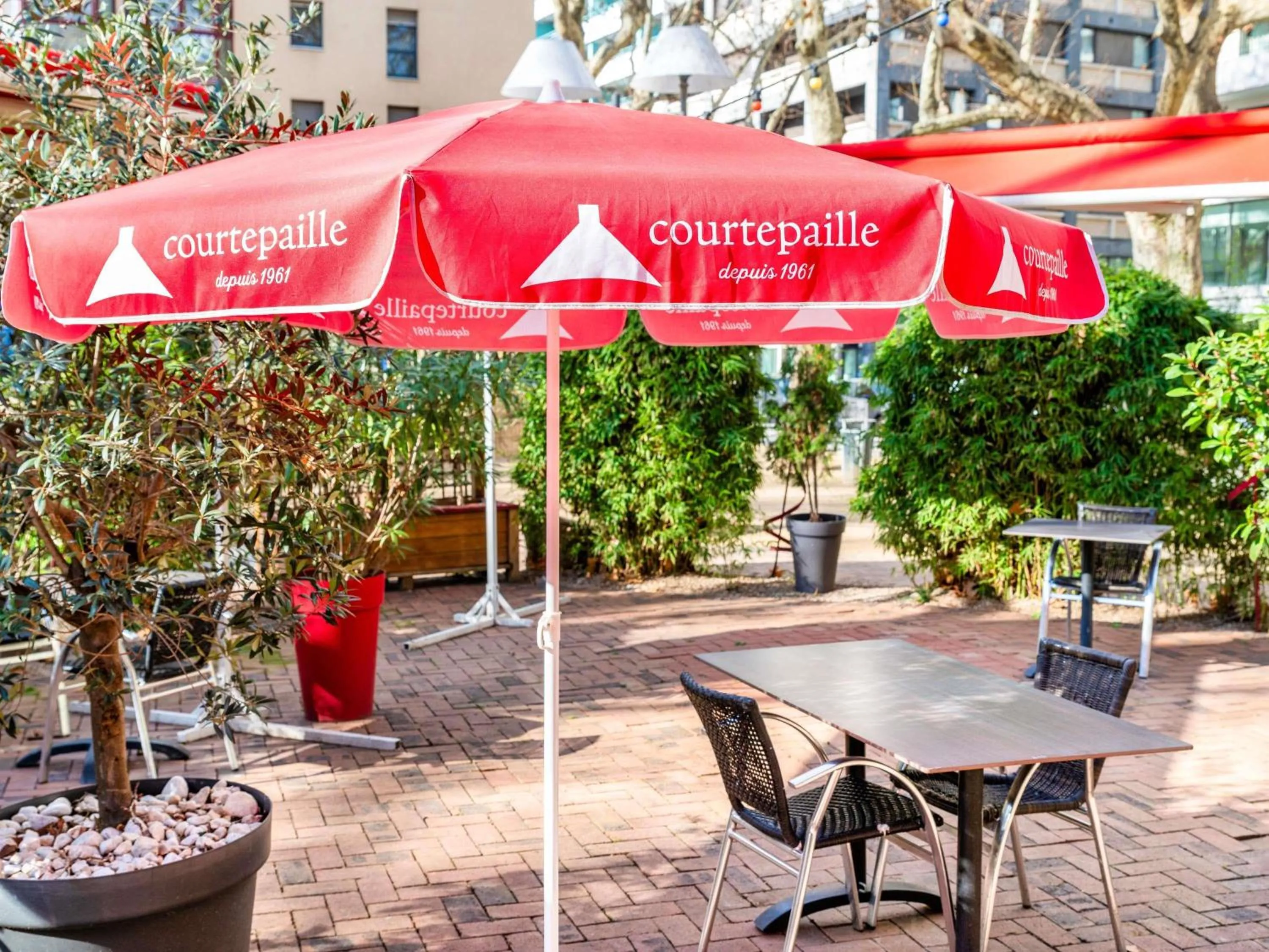 Restaurant/places to eat in ibis Lyon Gare Part Dieu