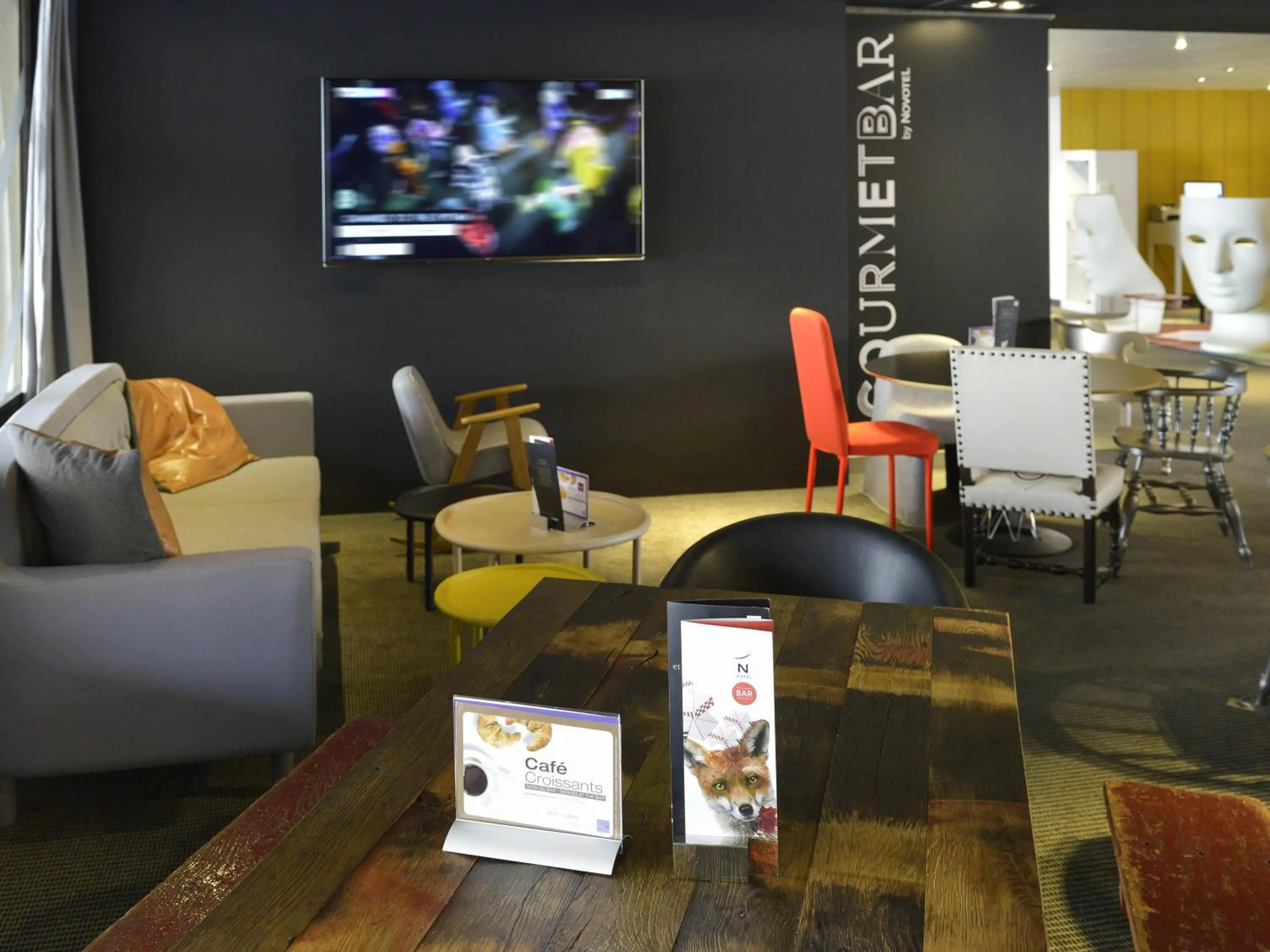 Lounge or bar in Novotel Metz Centre