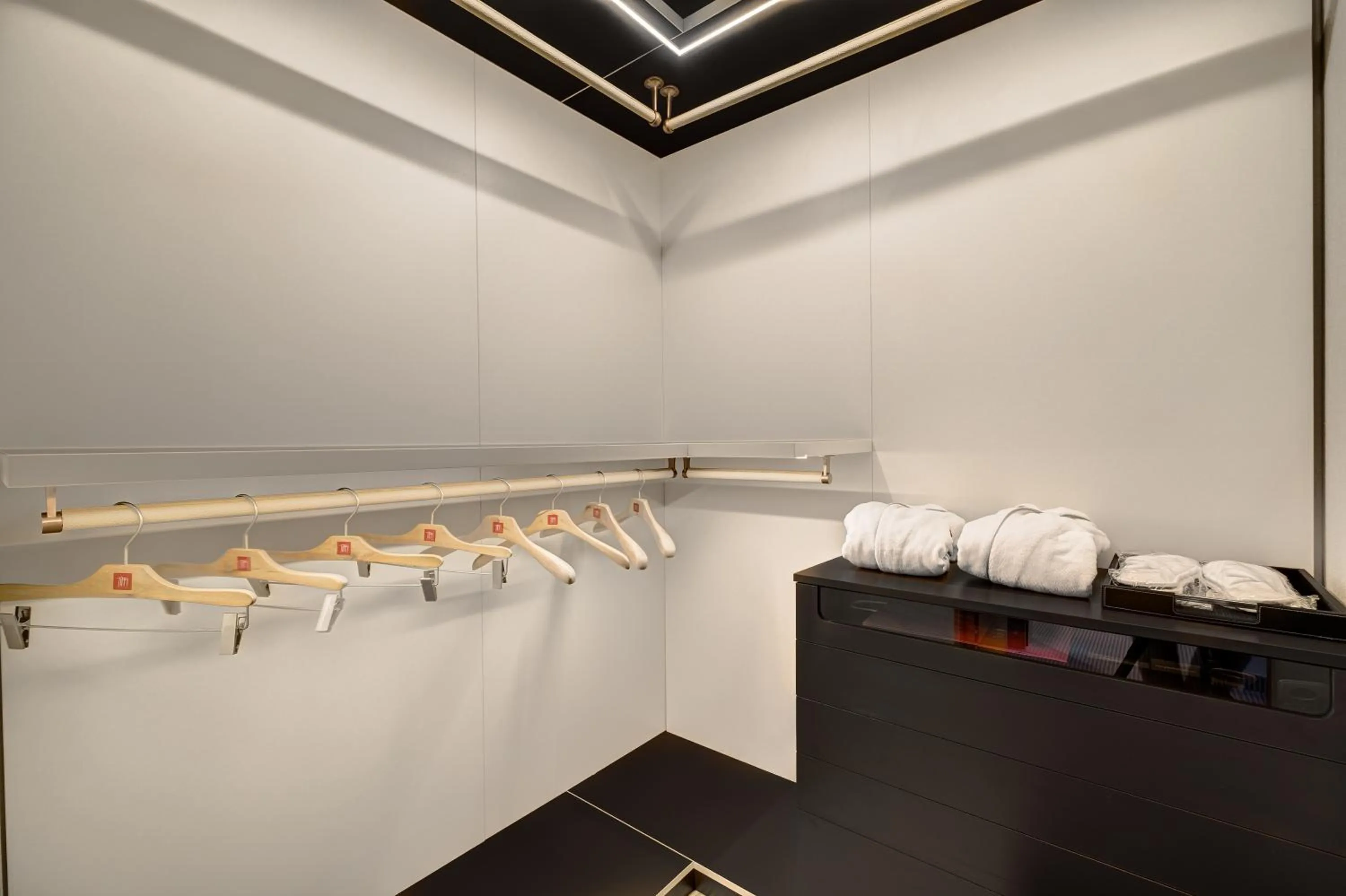 wardrobe in GrandHotel Tiffi