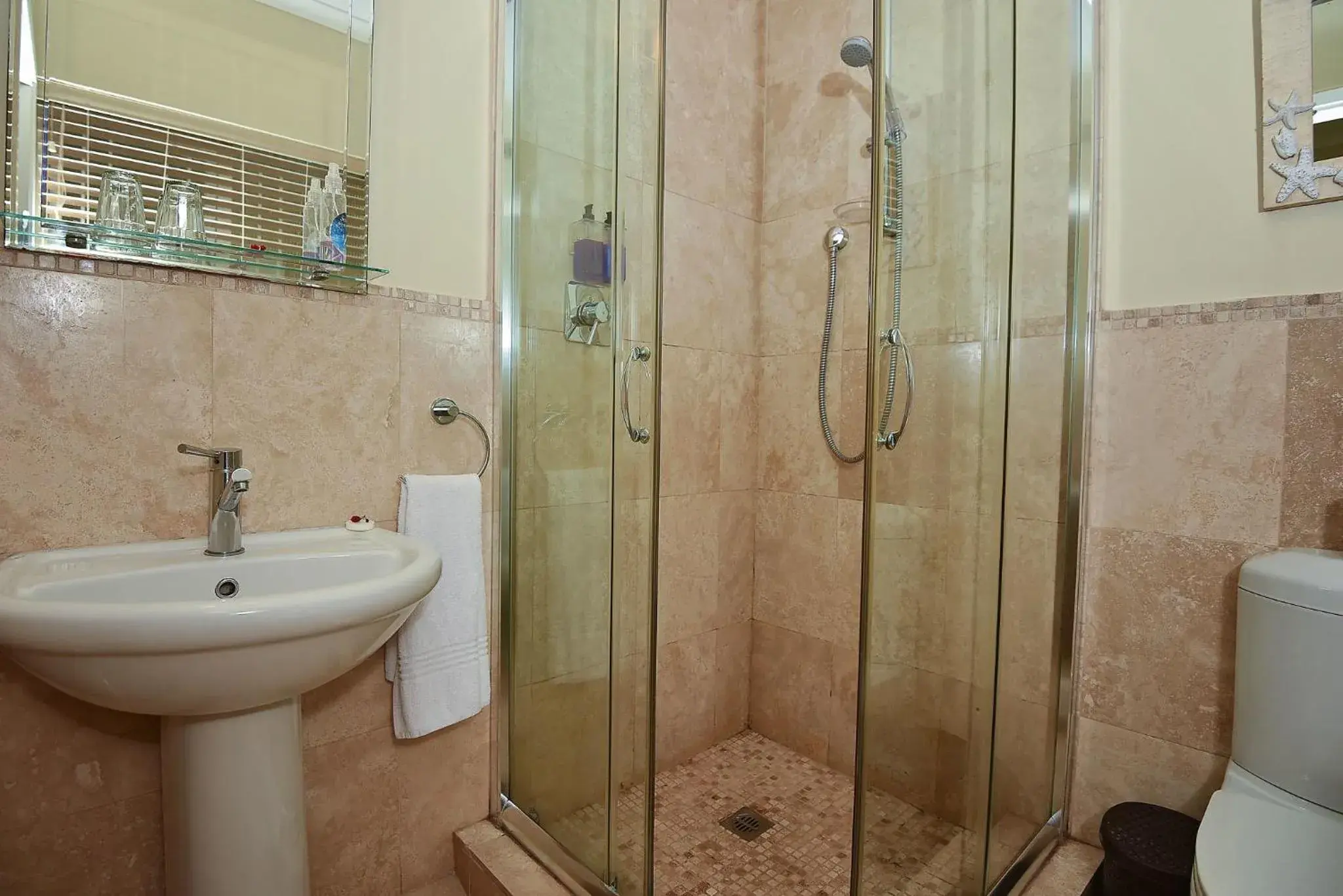 Twin/Double Room - single occupancy in Mandalay Guest House Plettenberg Bay Twin/Double Room - single occupancy in Mandalay Guest House Plettenberg Bay