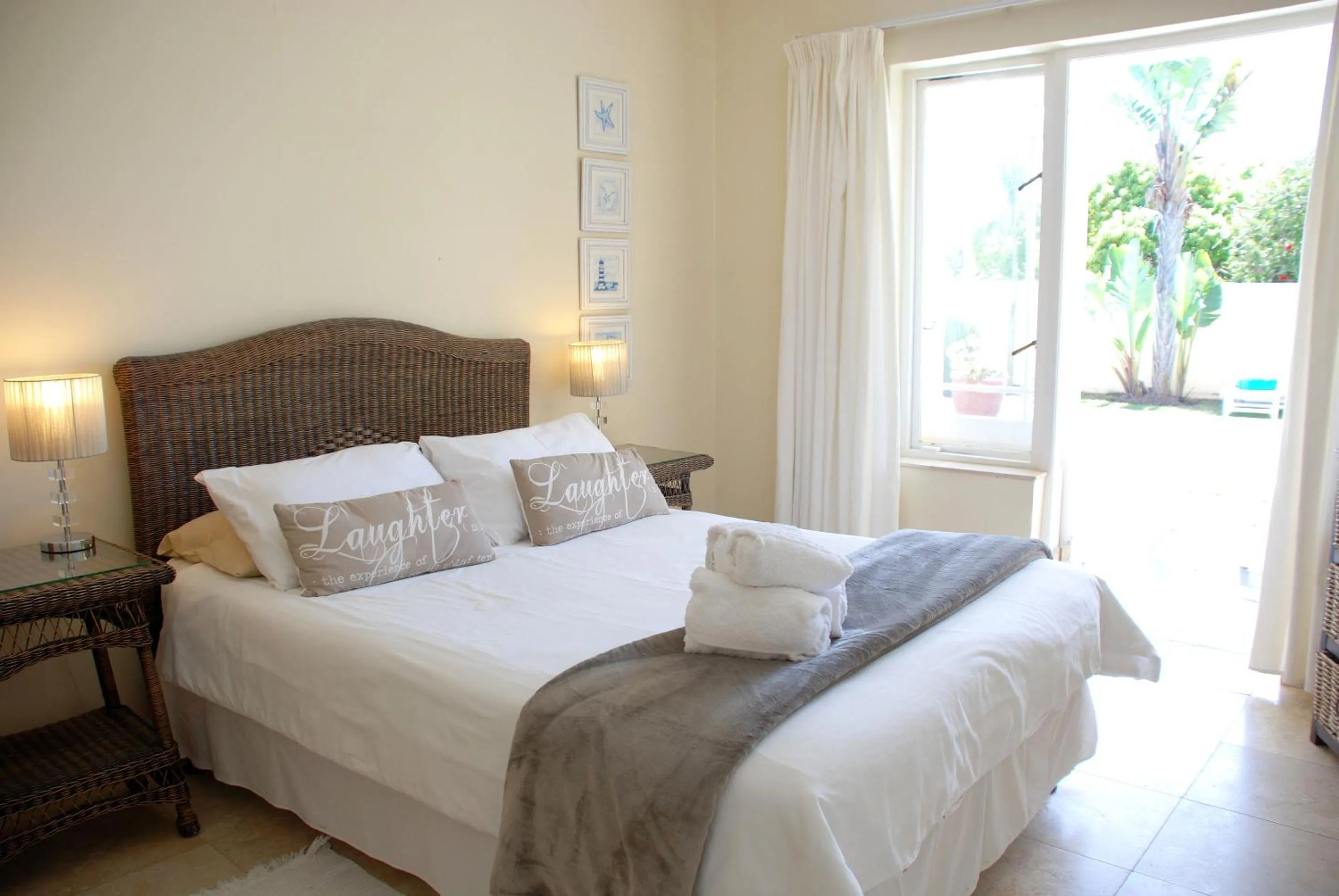 Bedroom, Bed in Mandalay Guest House Plettenberg Bay