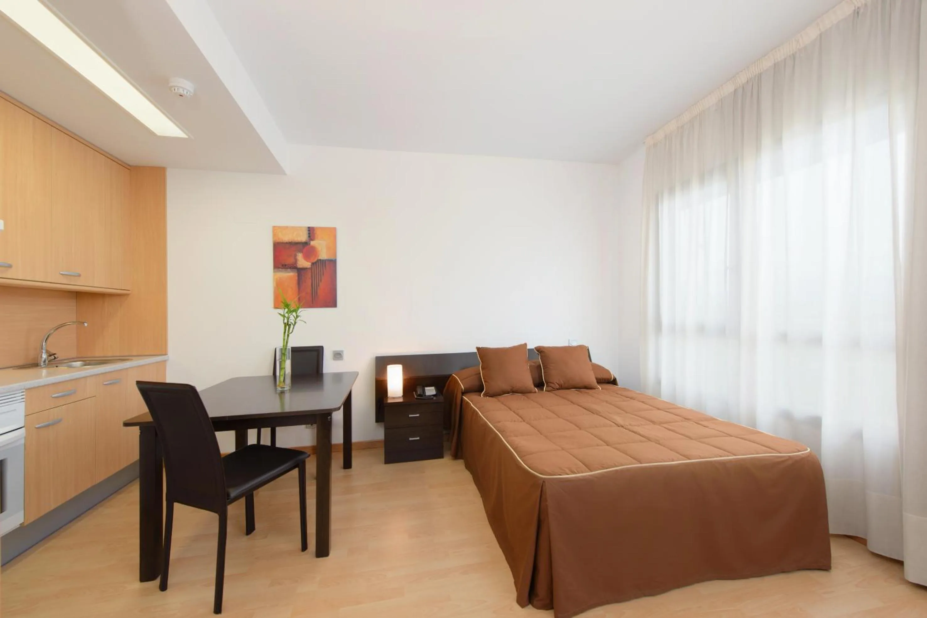 Kitchen or kitchenette, Bed in Madrid Airport Suites, Affiliated by Meliá