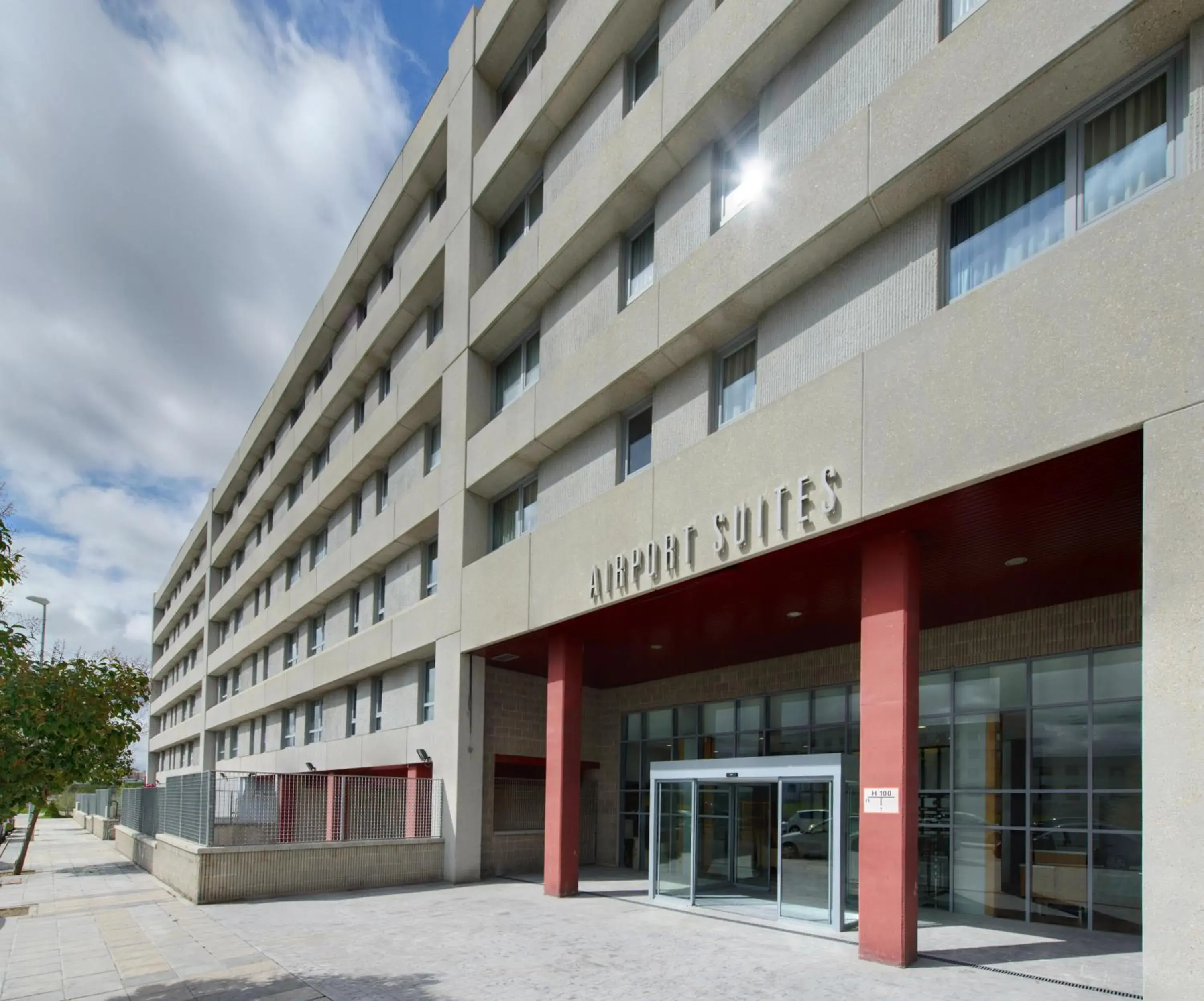 Facade/entrance in Madrid Airport Suites, Affiliated by Meliá Facade/entrance in Madrid Airport Suites, Affiliated by Meliá