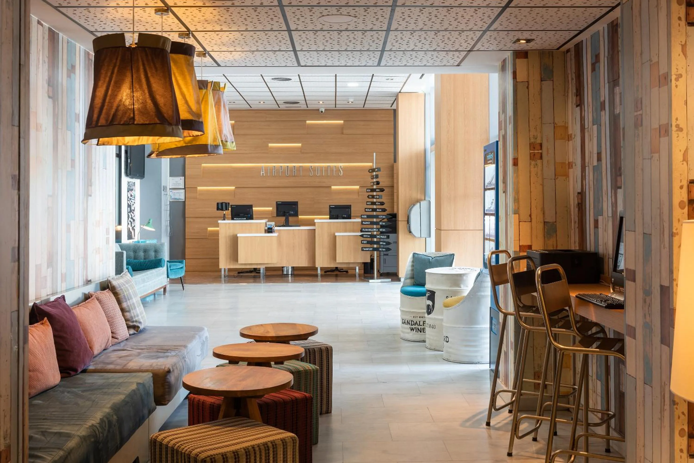 Lobby or reception in Madrid Airport Suites, Affiliated by Meliá