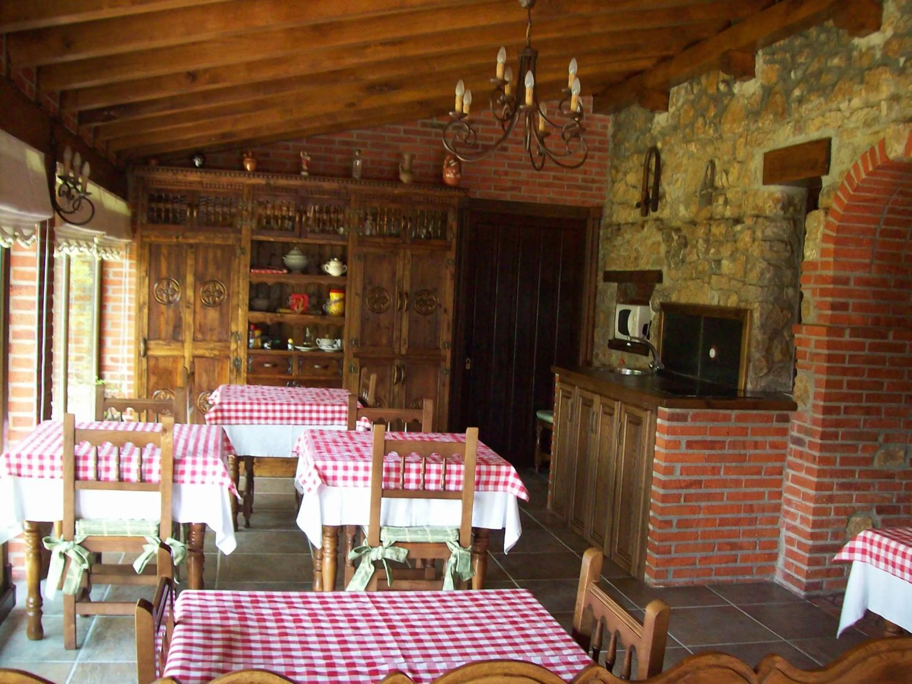 Restaurant/places to eat in Posada Herrán