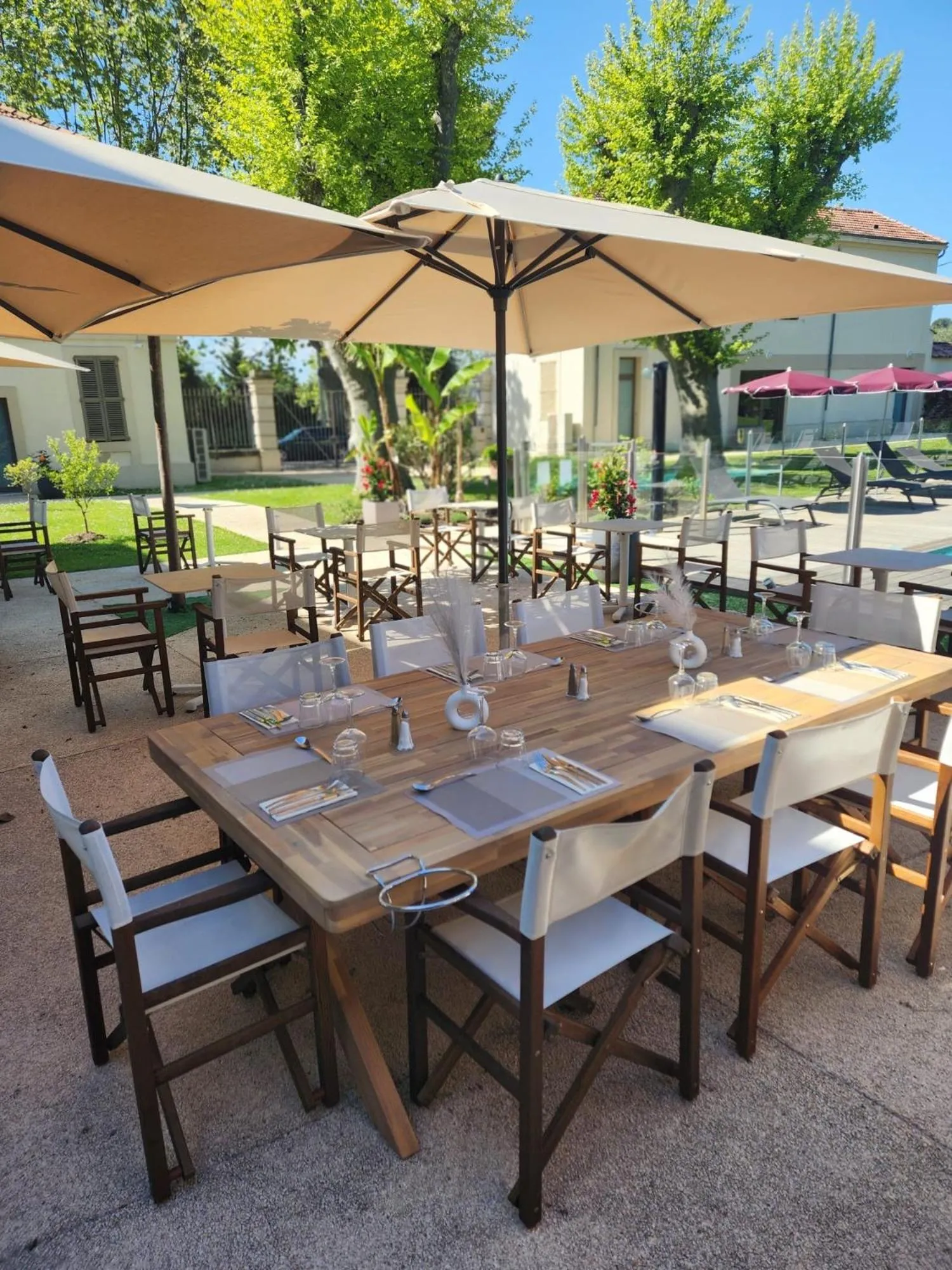 Patio in Best Western PLUS Elixir Grasse