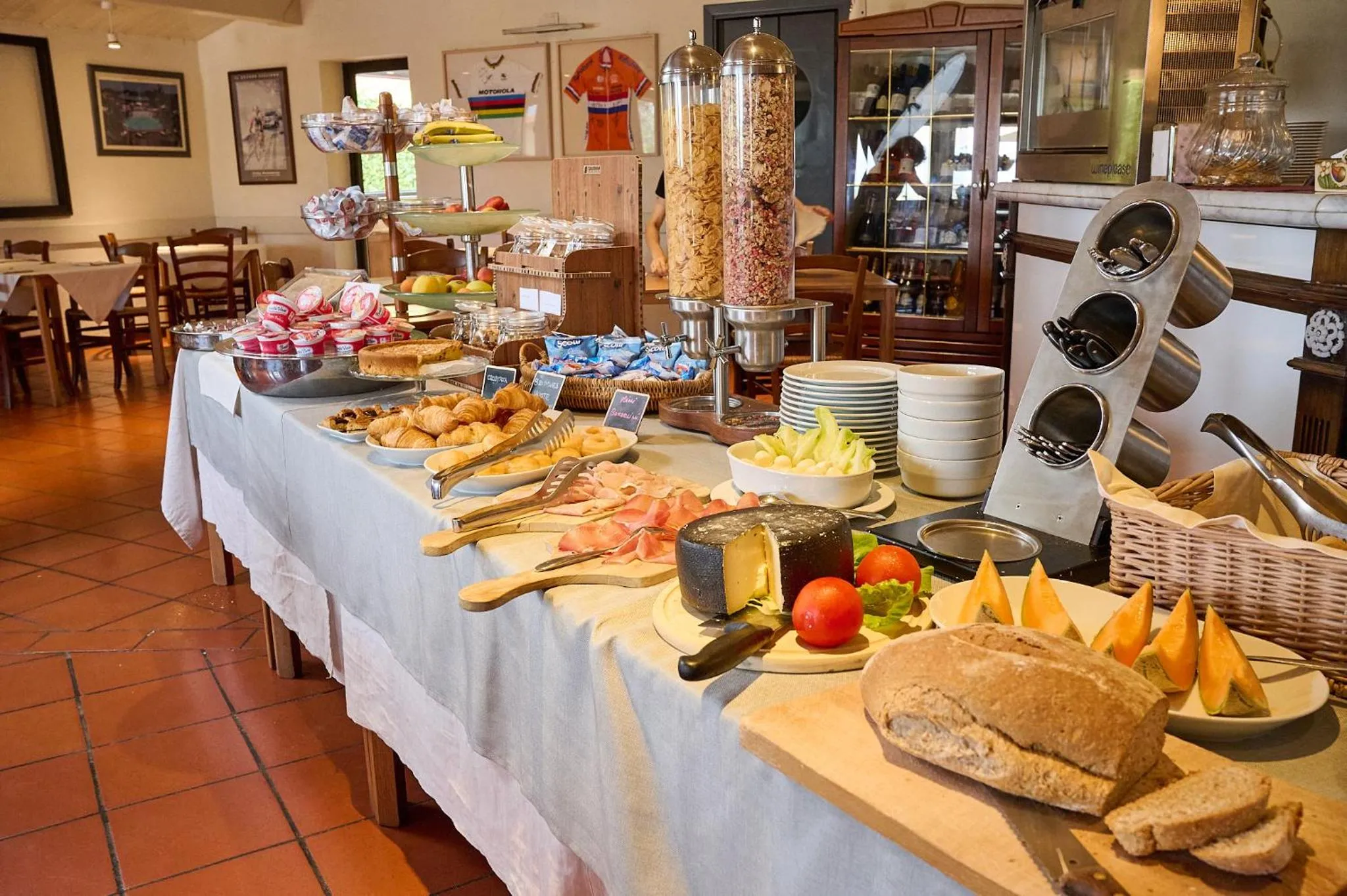 Buffet breakfast in Hotel Zì Martino