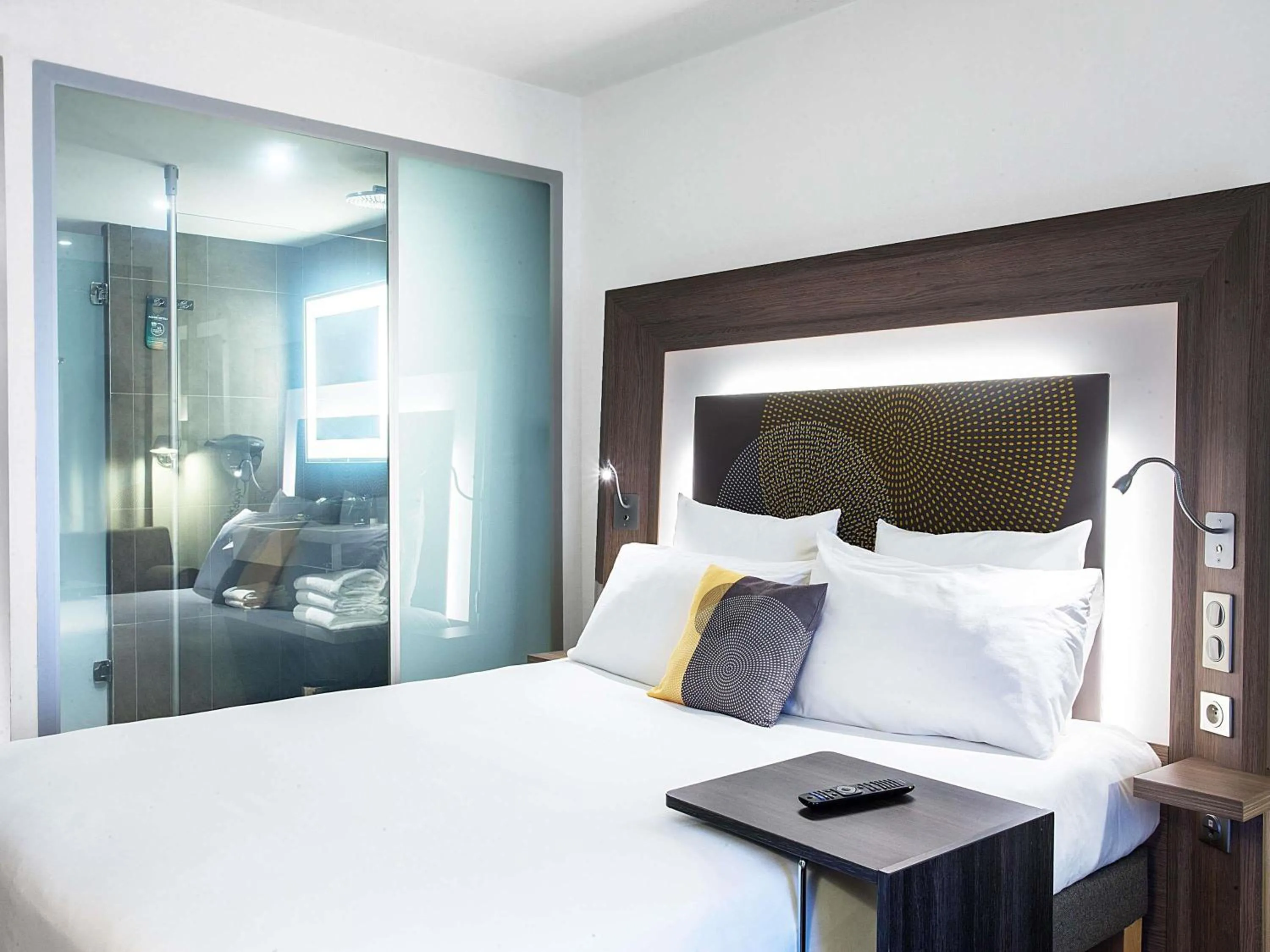 Bedroom, Bed in Novotel Paris Les Halles