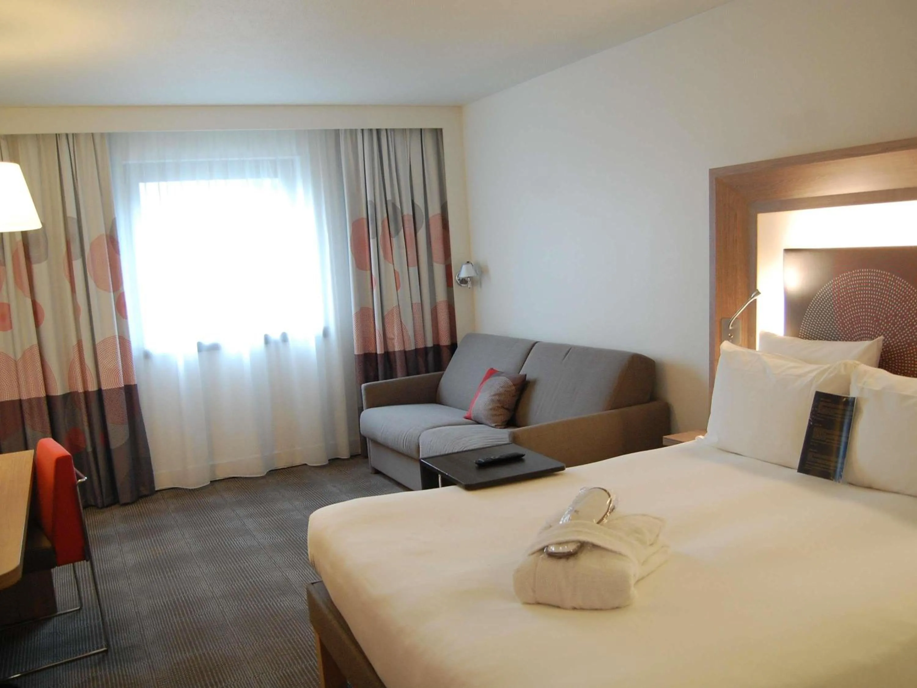 Bedroom, Bed in Novotel Paris Les Halles