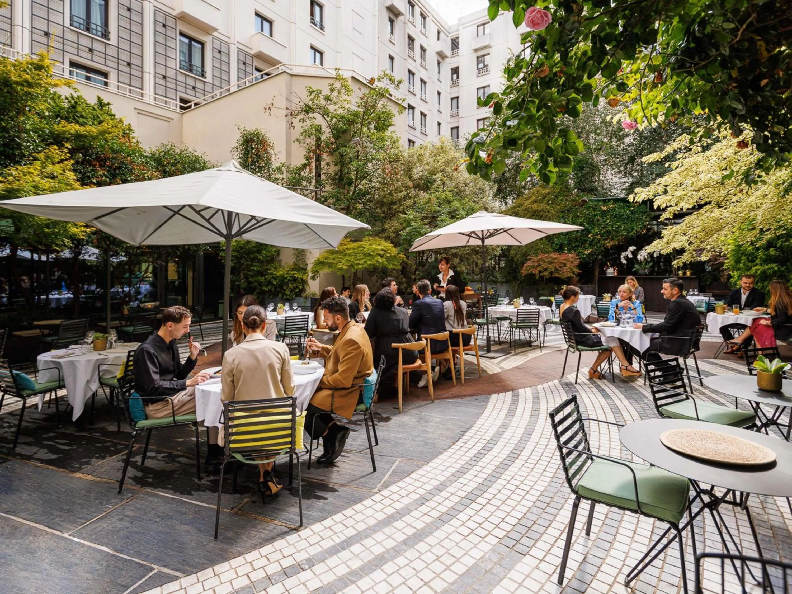 Lounge or bar in Novotel Paris Les Halles