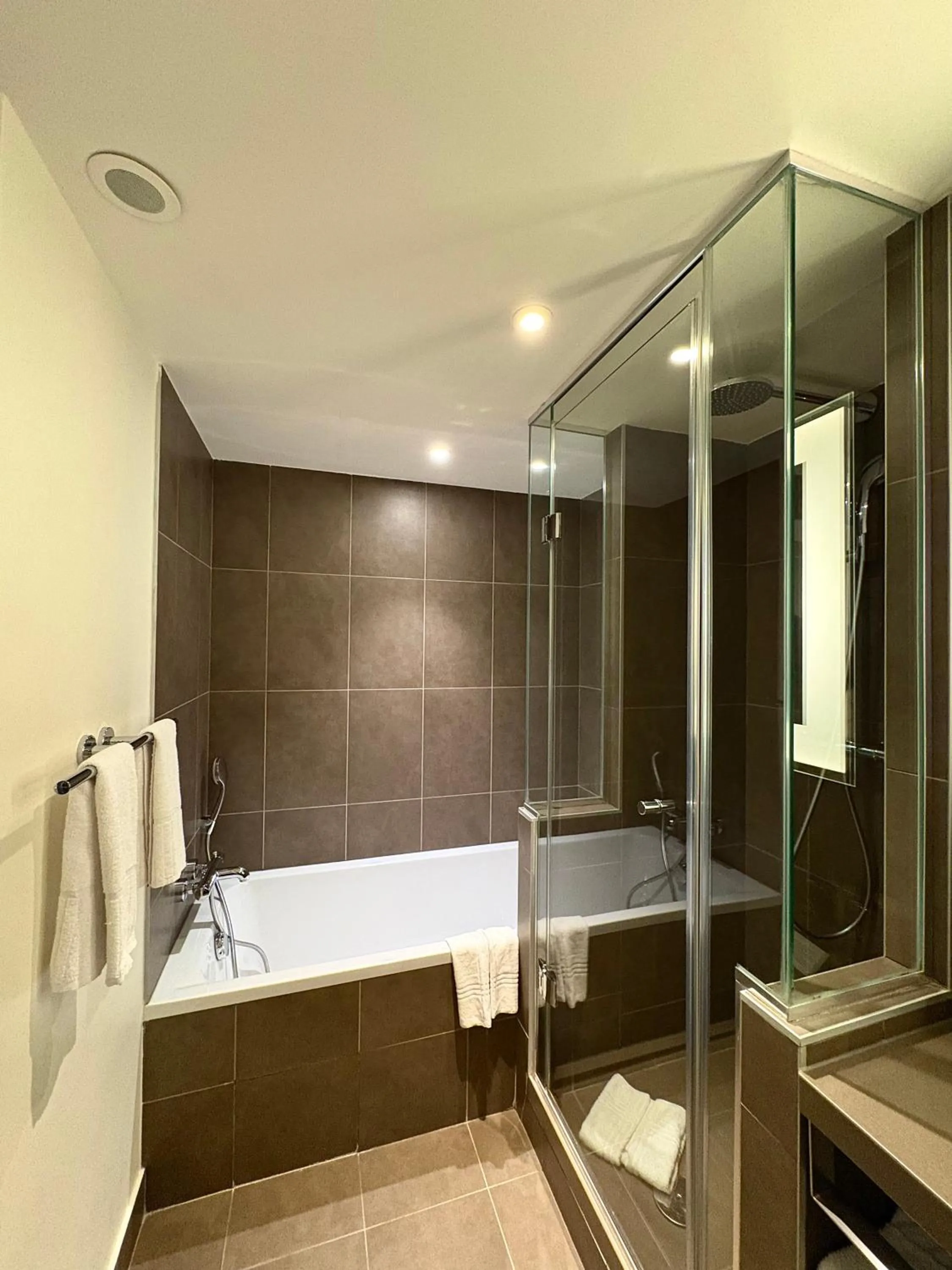 Bathroom in Novotel Paris Les Halles