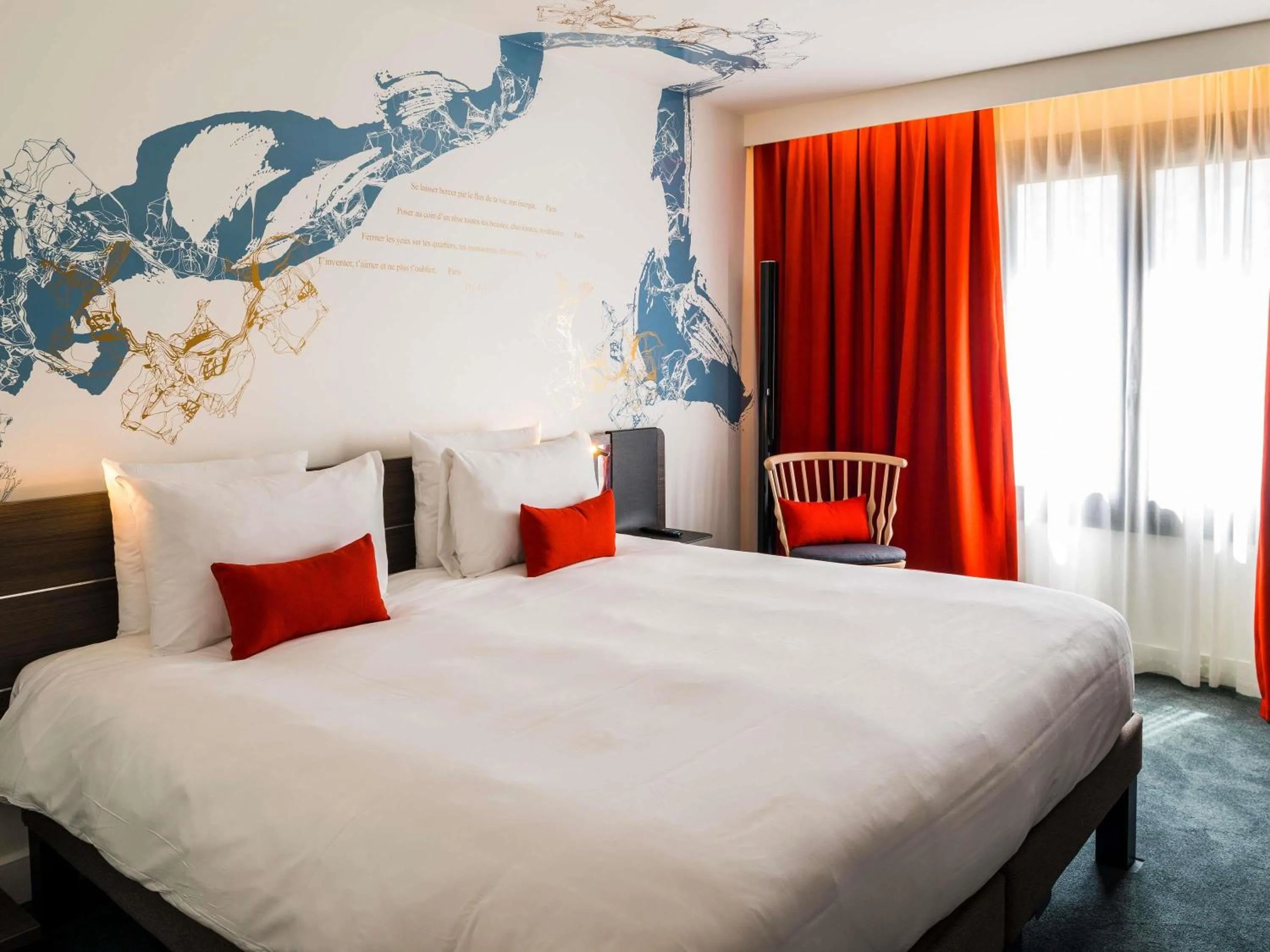 Bedroom, Bed in Novotel Paris Les Halles