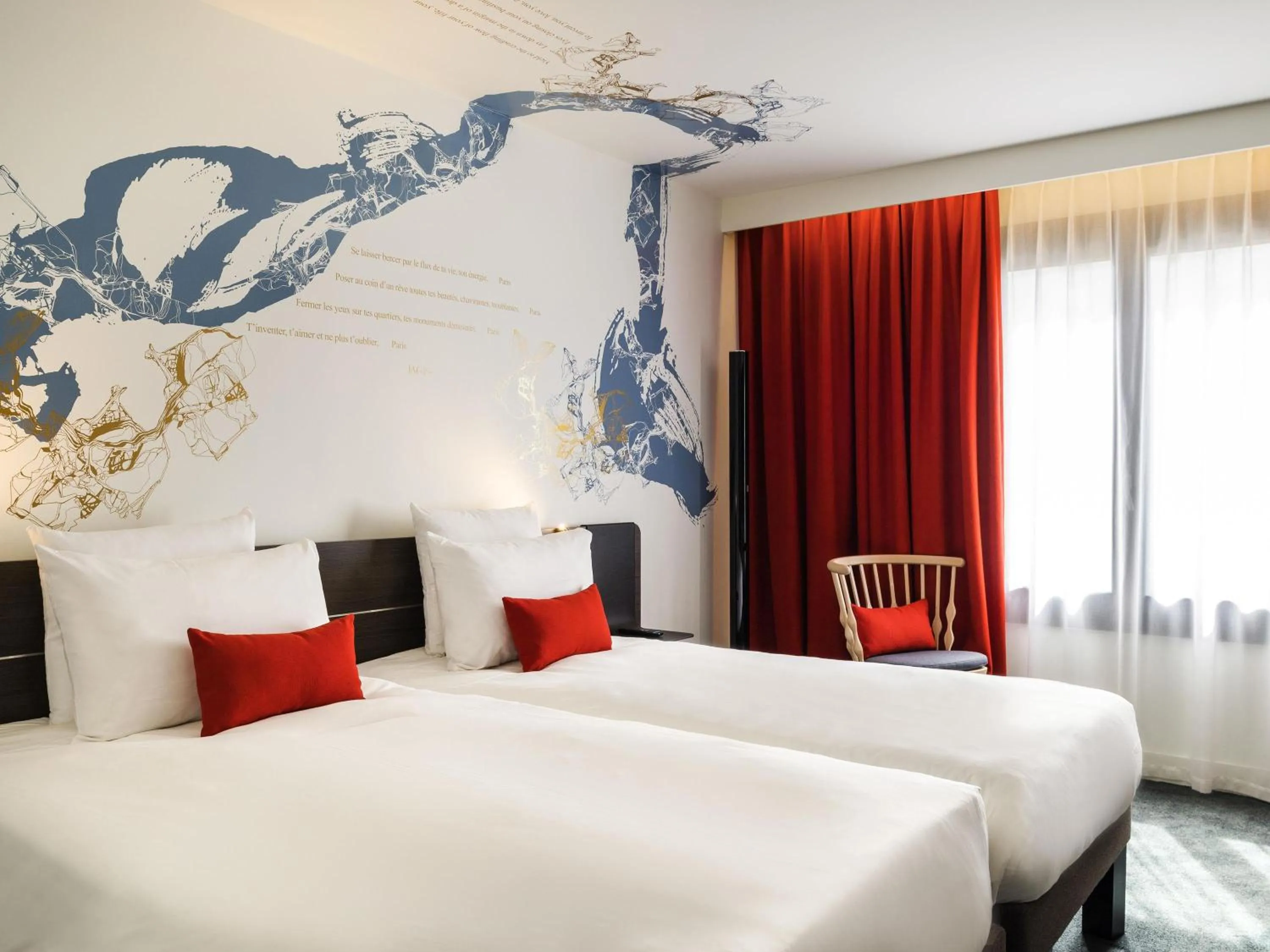 Bedroom, Bed in Novotel Paris Les Halles