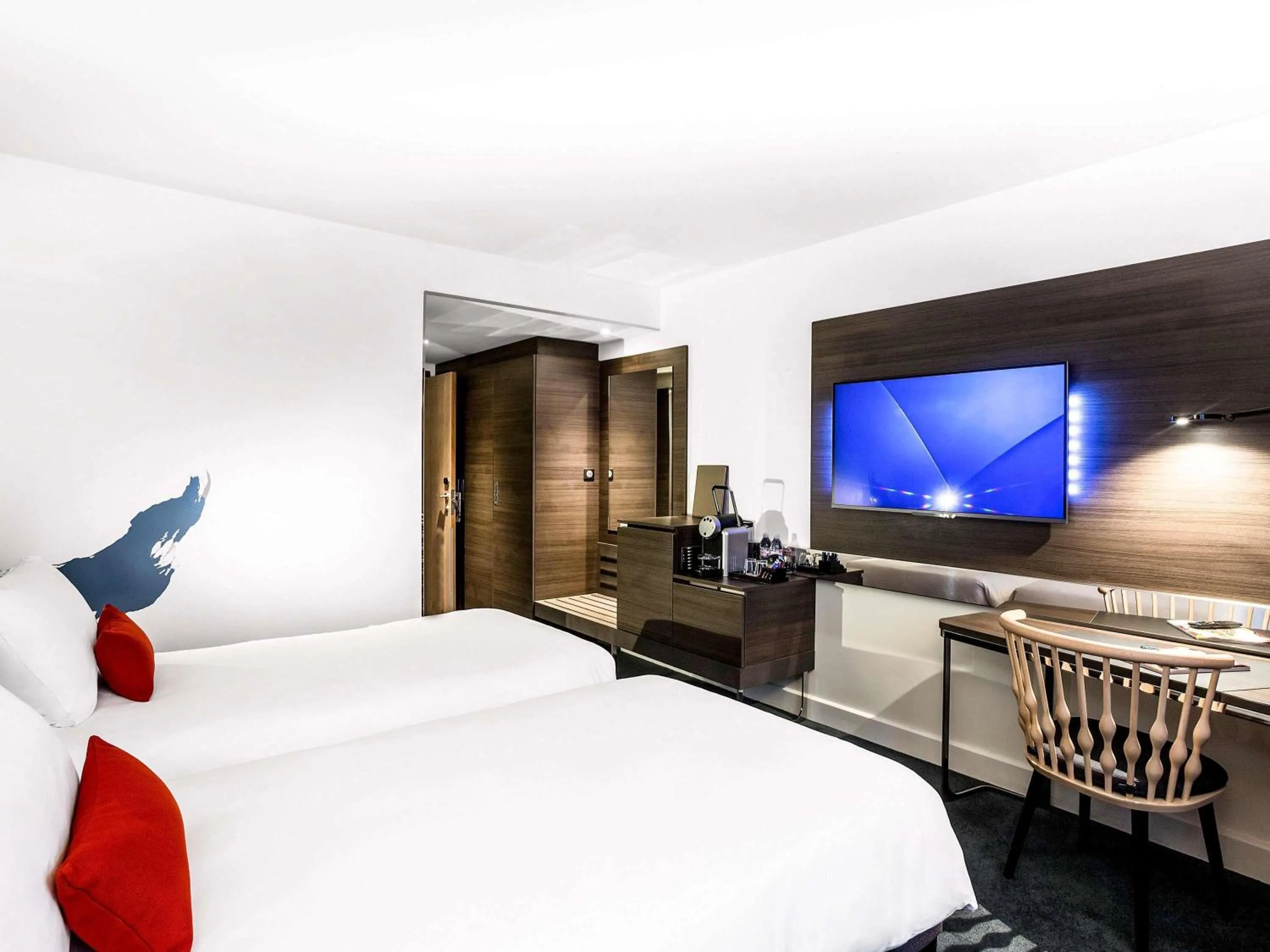 Bedroom, Bed in Novotel Paris Les Halles