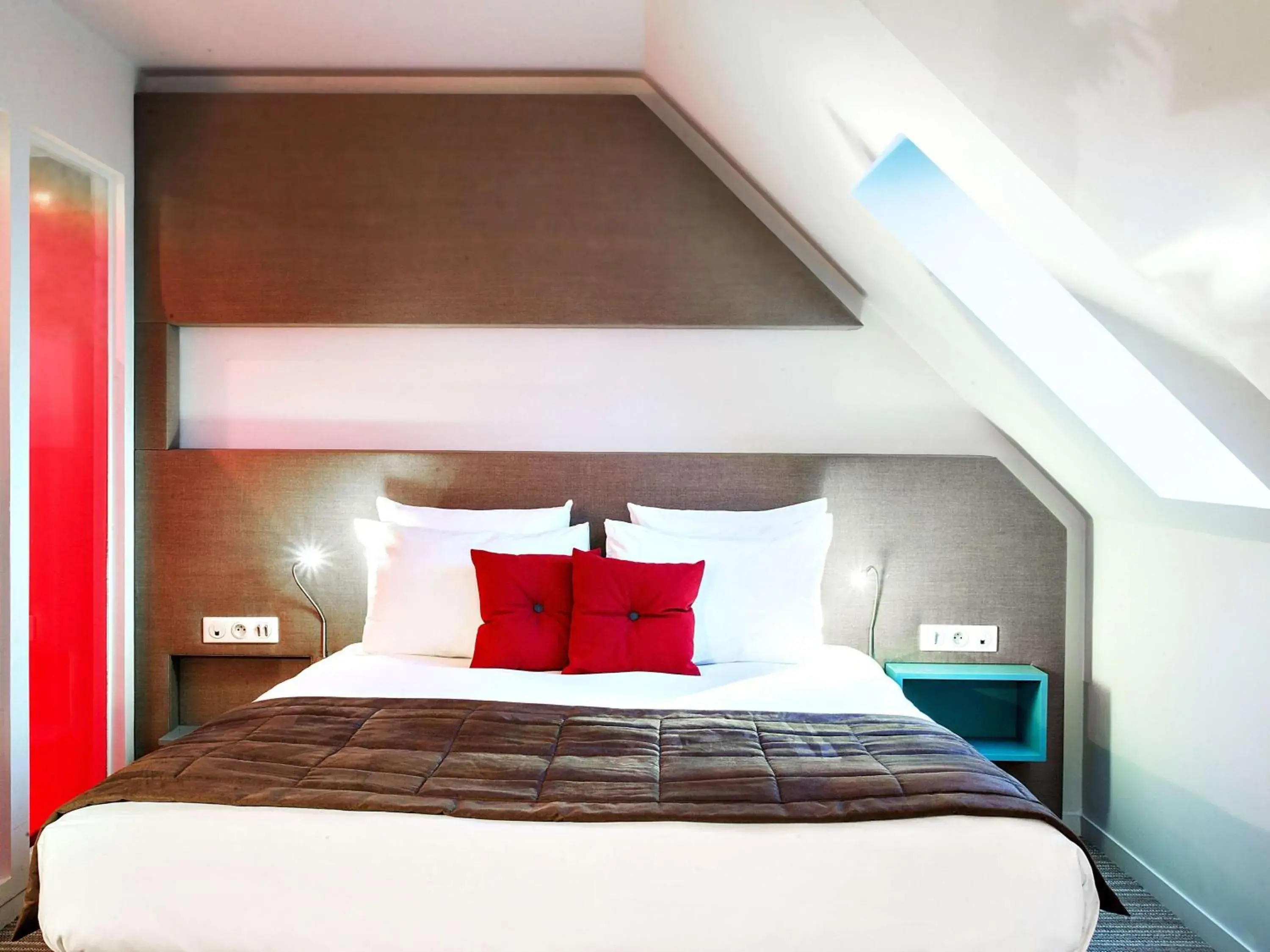 Bedroom, Bed in Novotel Paris Les Halles Bedroom, Bed in Novotel Paris Les Halles