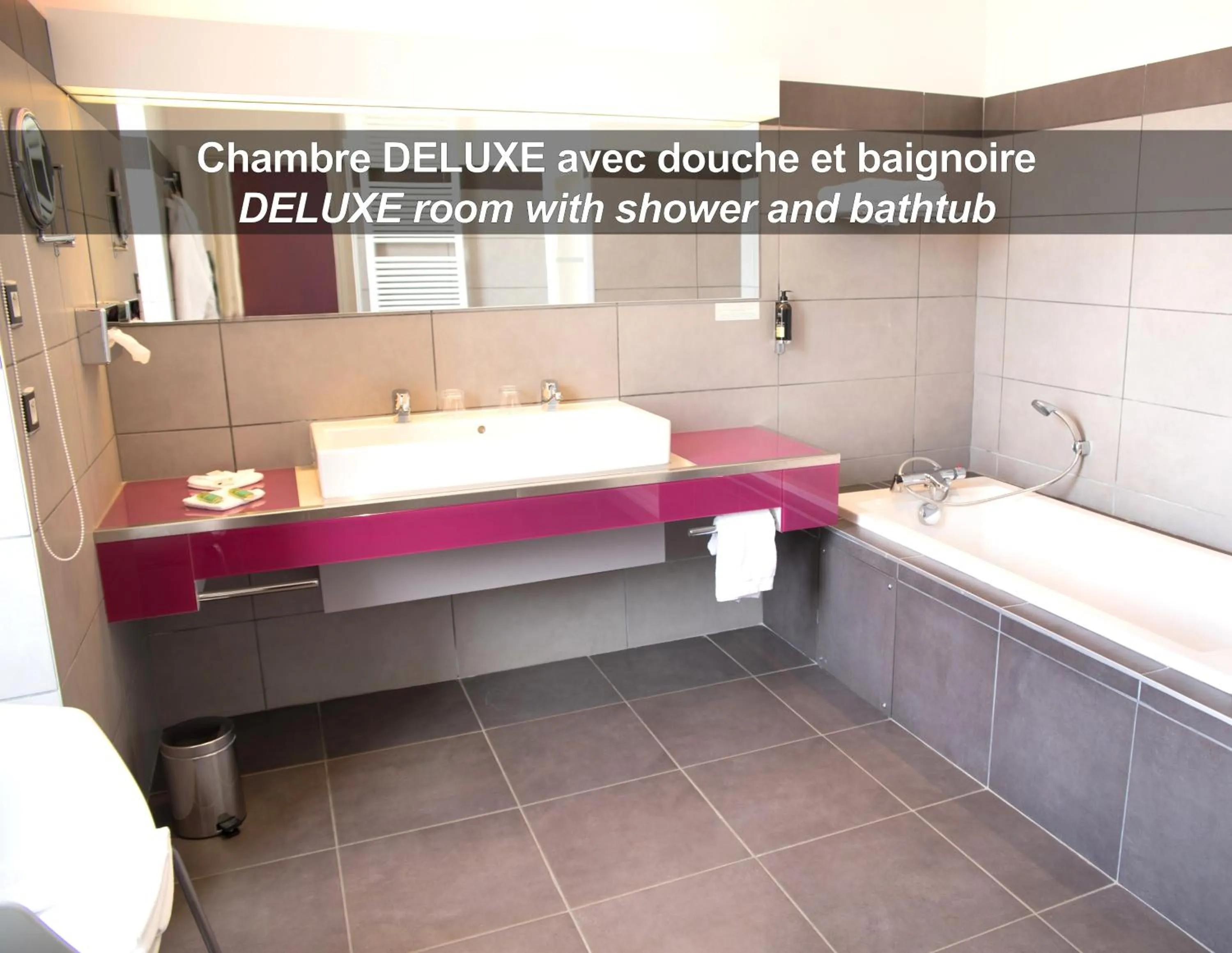 Shower in La Ferme de Bourran