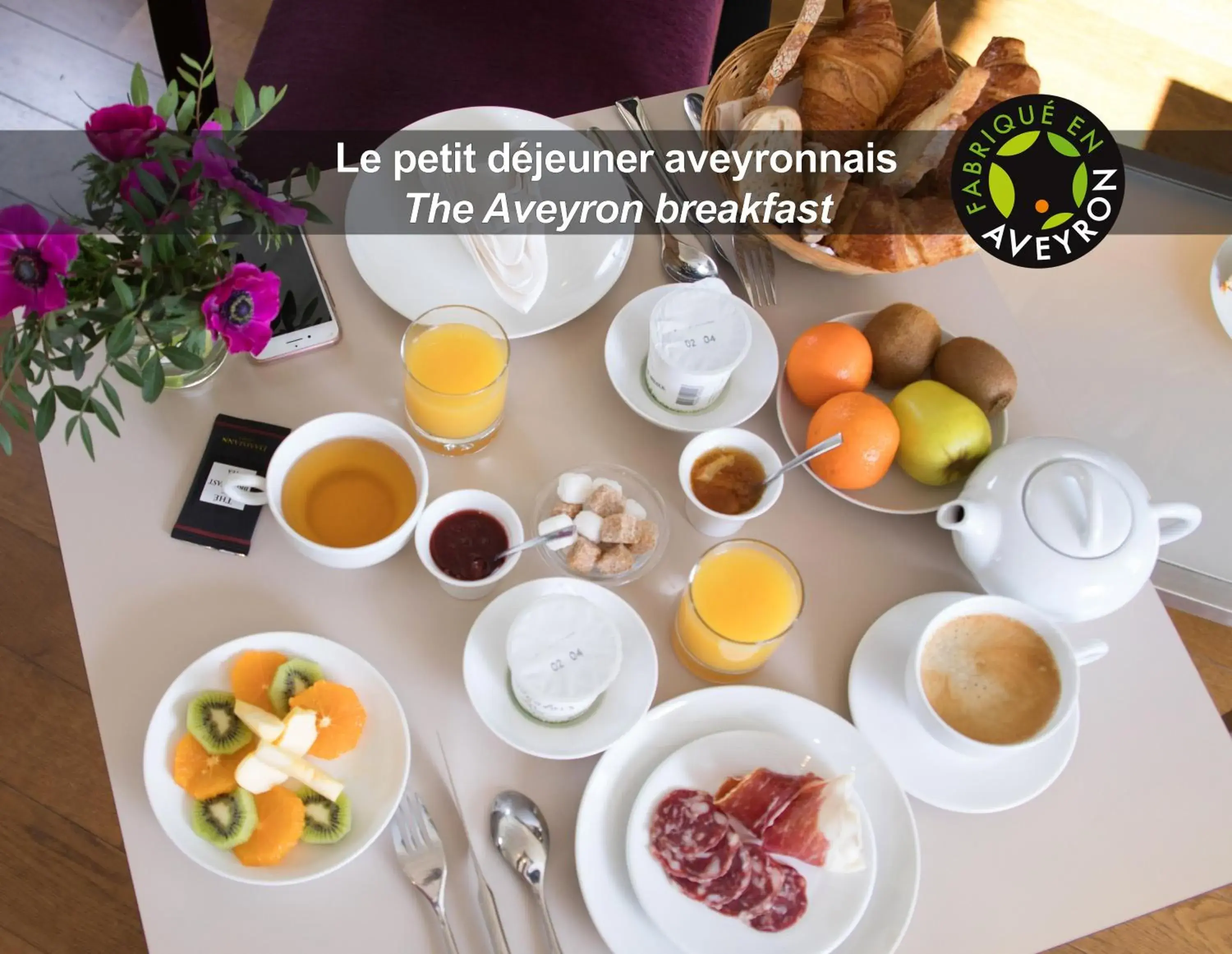Breakfast in HÔTEL LA FERME DE BOURRAN - RODEZ - parking privé, soirée étape, bornes voitures électriques Breakfast in HÔTEL LA FERME DE BOURRAN - RODEZ - parking privé, soirée étape, bornes voitures électriques