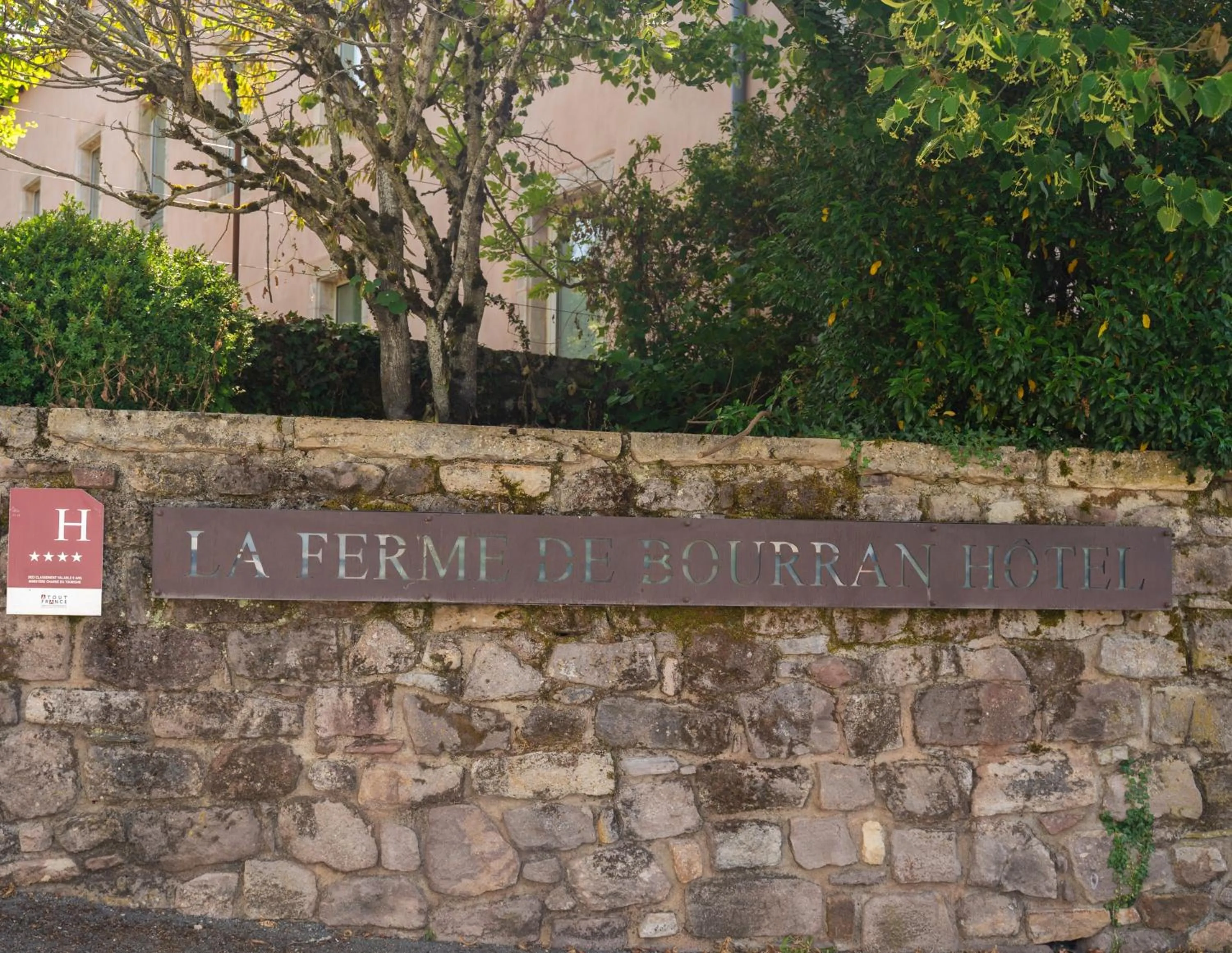 Facade/entrance in La Ferme de Bourran