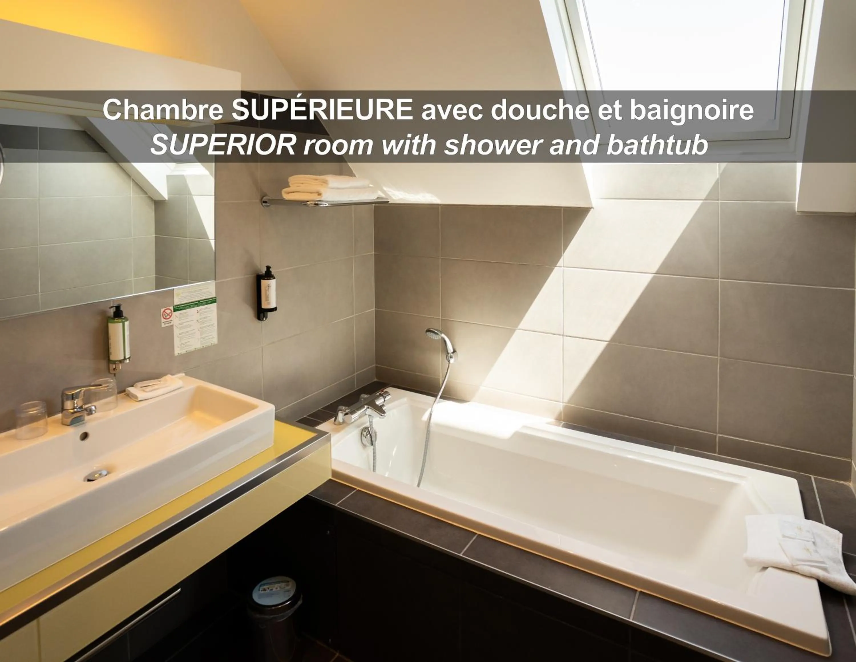 Bathroom in La Ferme de Bourran