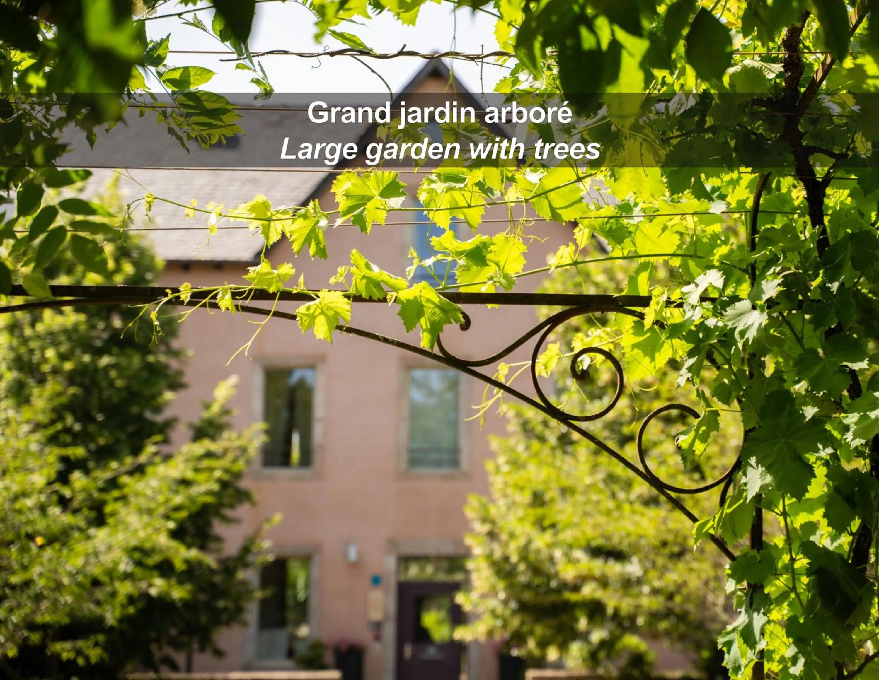 Facade/entrance in La Ferme de Bourran