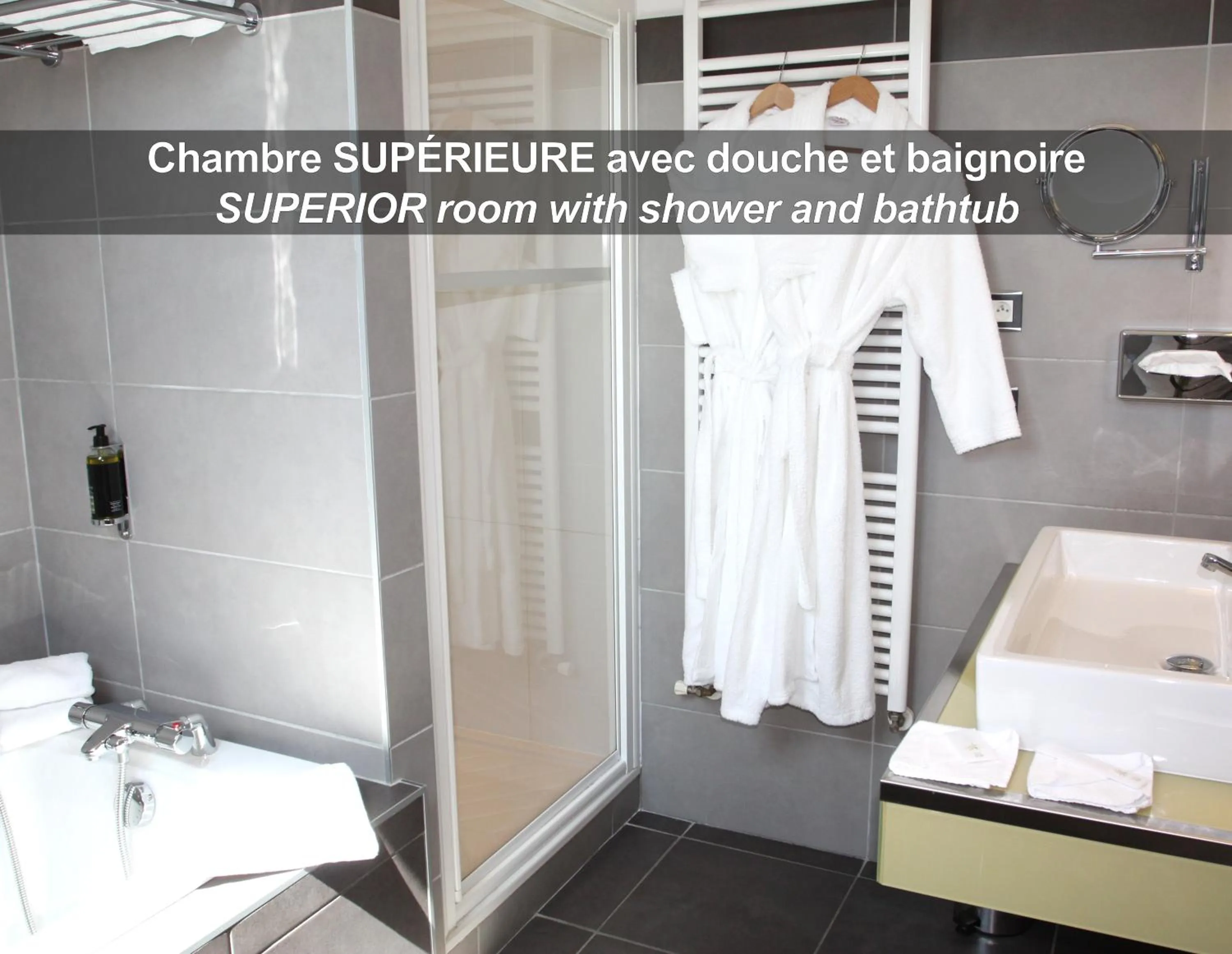 Shower in La Ferme de Bourran