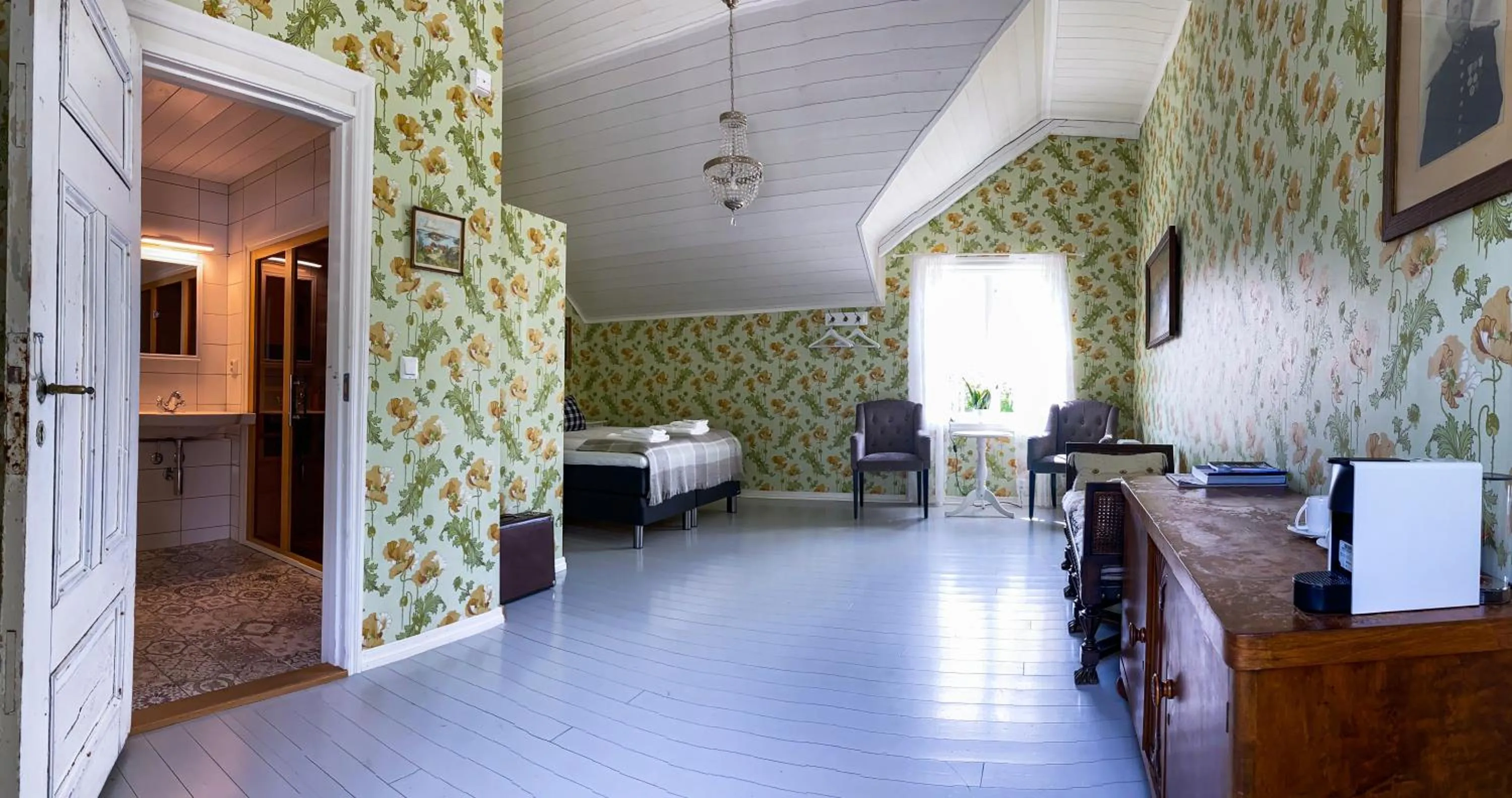 Photo of the whole room in Haaheim Gaard