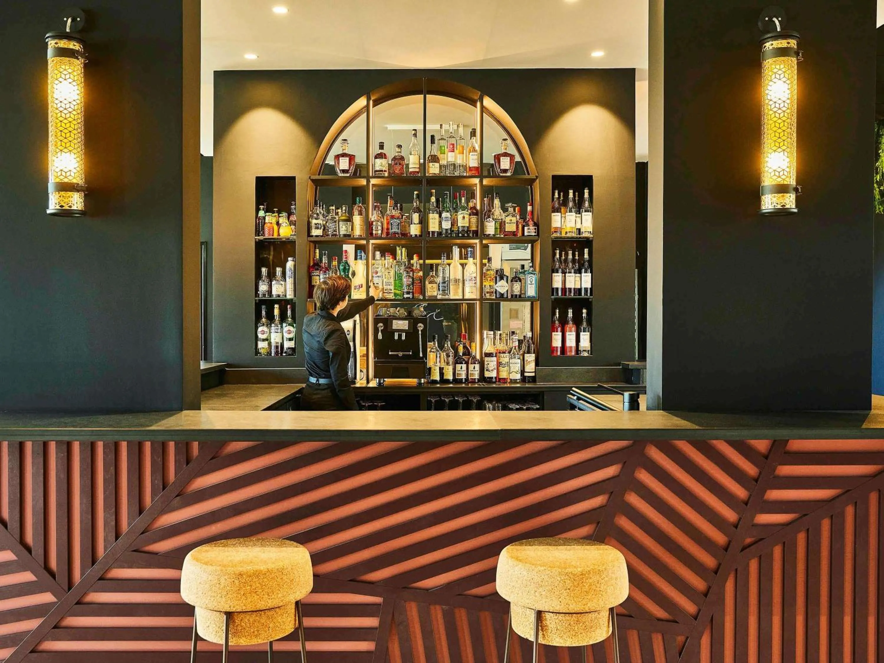 Lounge or bar in Mercure Beaune Centre