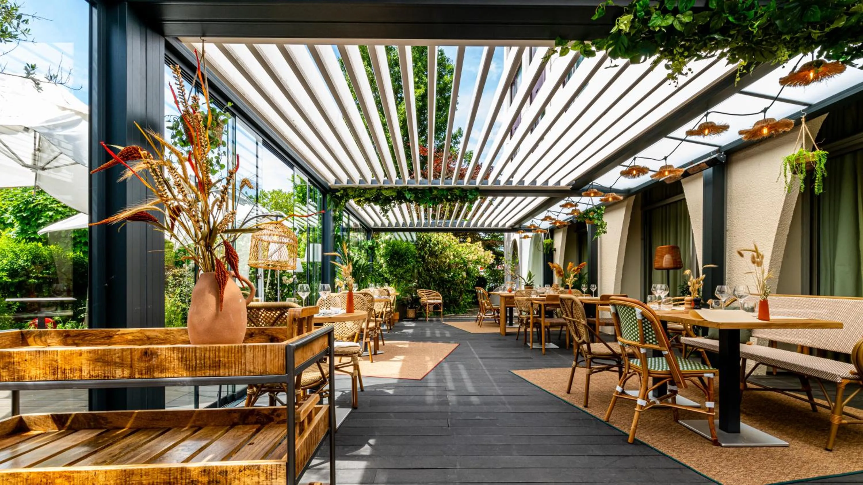 Patio in Mercure Beaune Centre