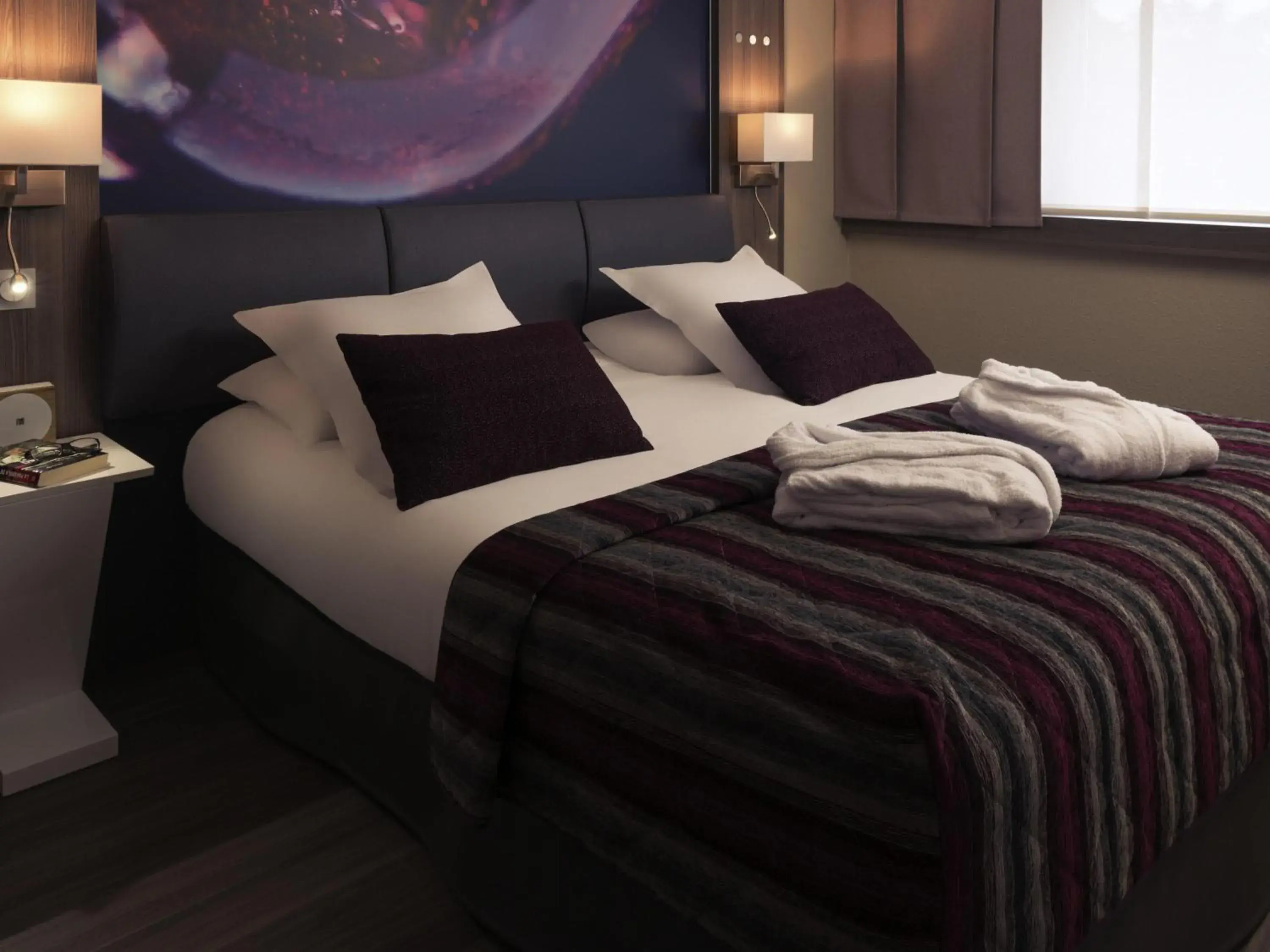 Bedroom, Bed in Mercure Beaune Centre Bedroom, Bed in Mercure Beaune Centre