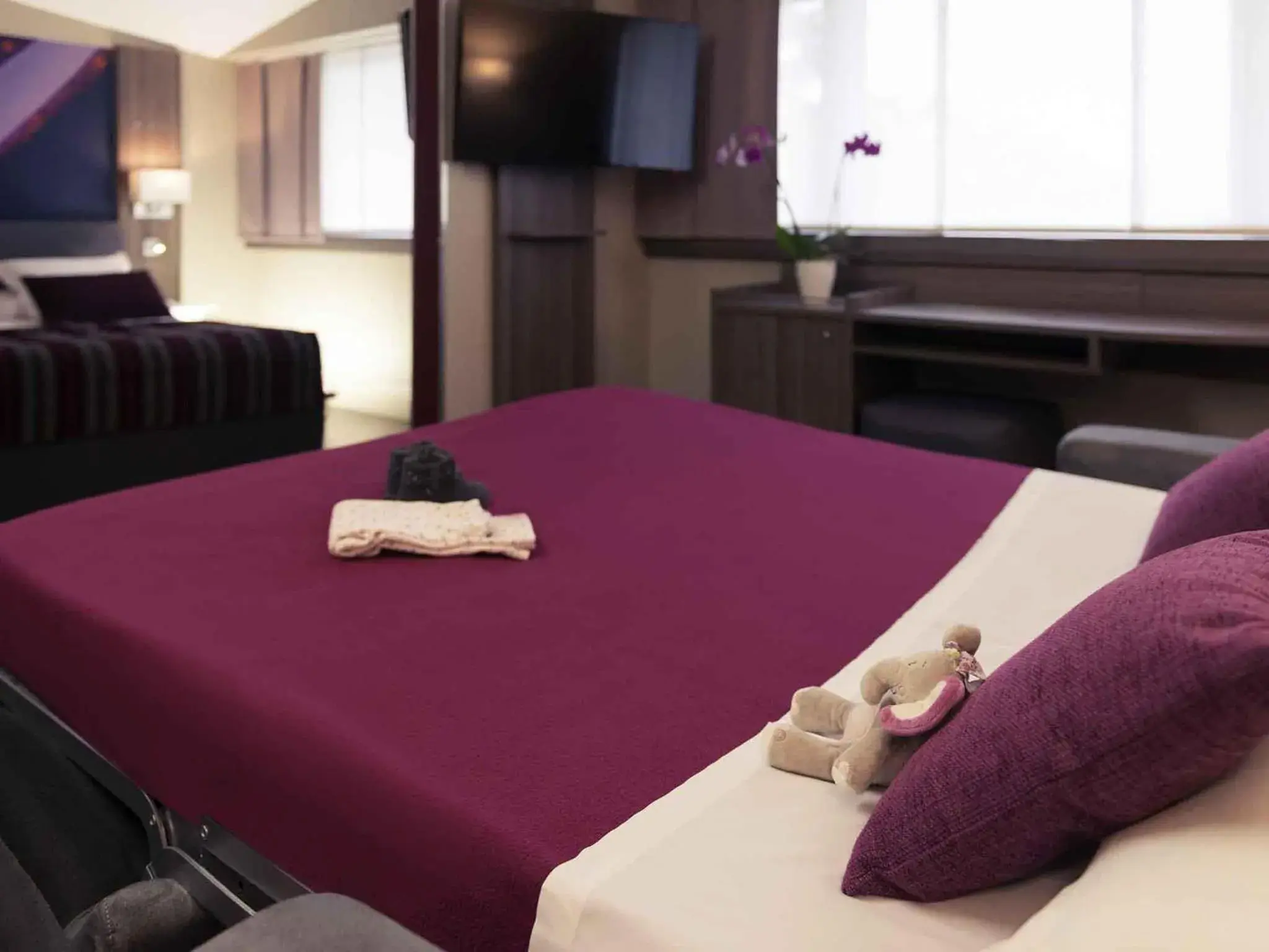 Bedroom, Bed in Mercure Beaune Centre Bedroom, Bed in Mercure Beaune Centre