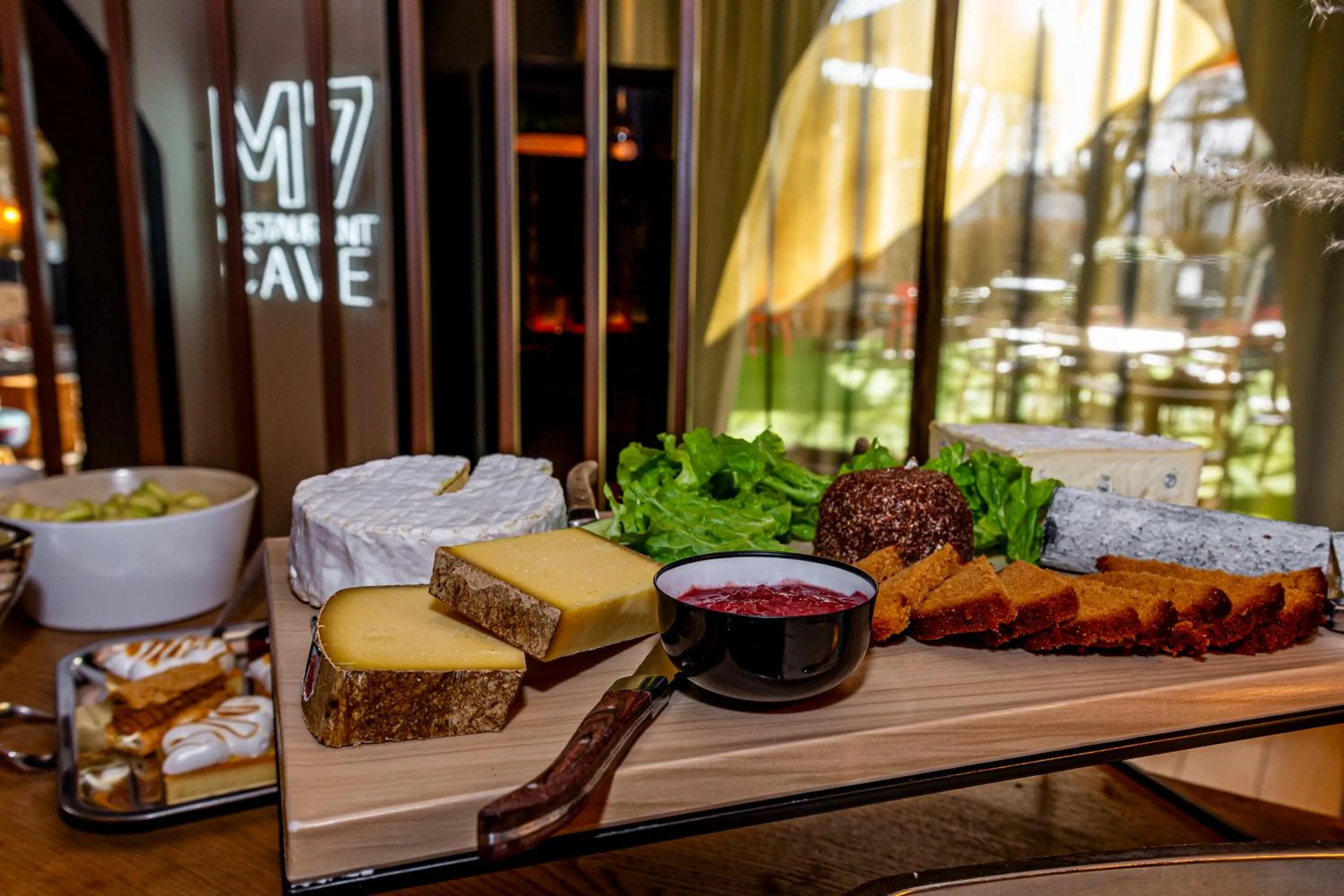 Restaurant/places to eat in Mercure Beaune Centre