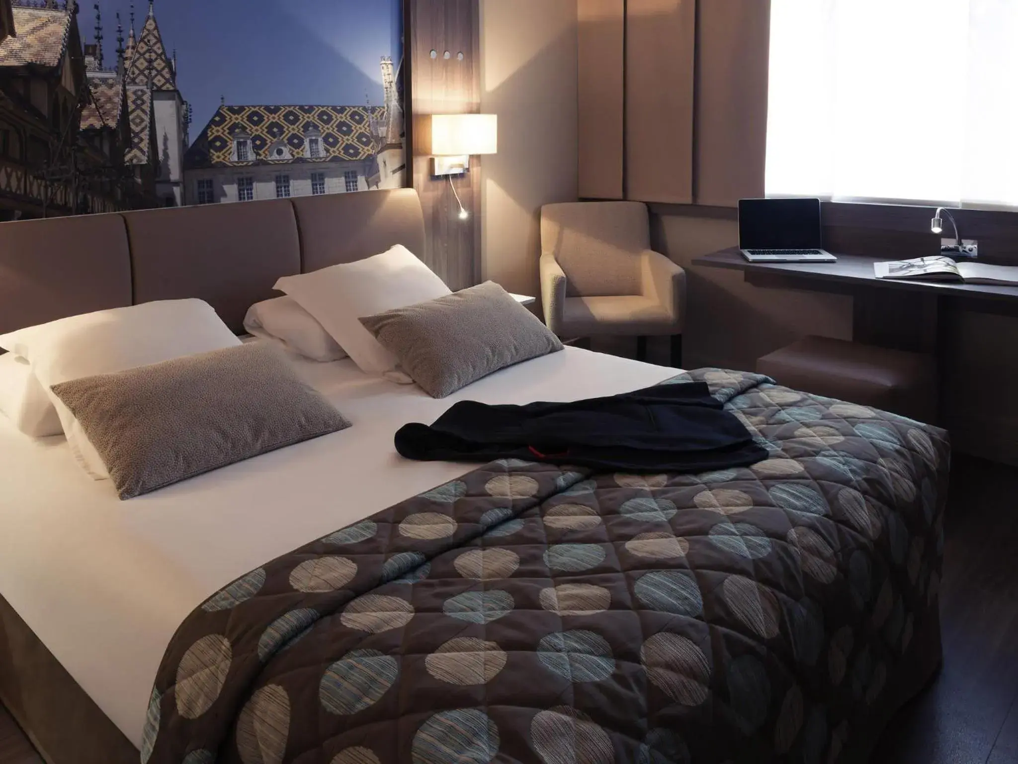 Bedroom, Bed in Mercure Beaune Centre Bedroom, Bed in Mercure Beaune Centre