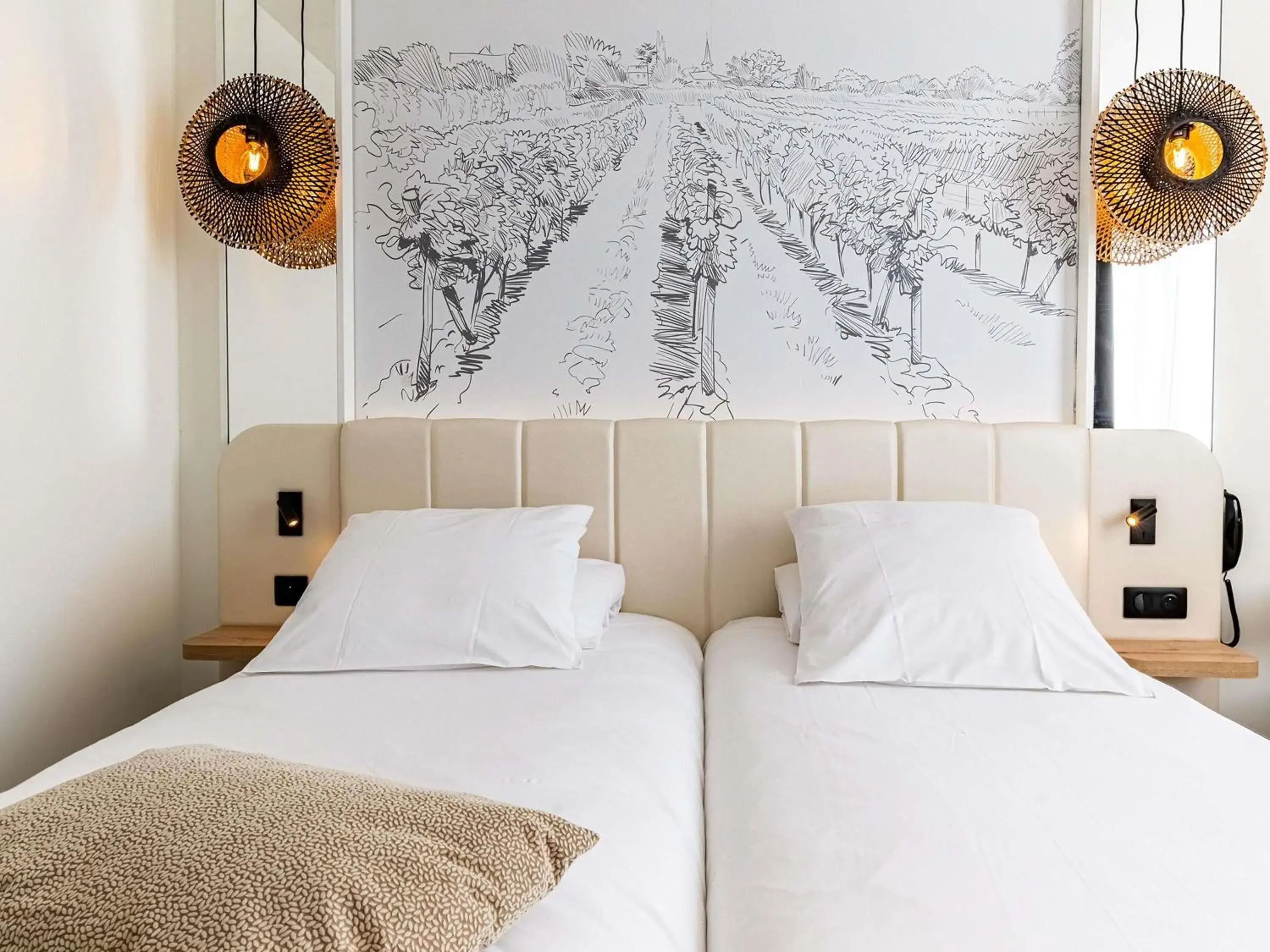 Bedroom, Bed in Mercure Beaune Centre Bedroom, Bed in Mercure Beaune Centre