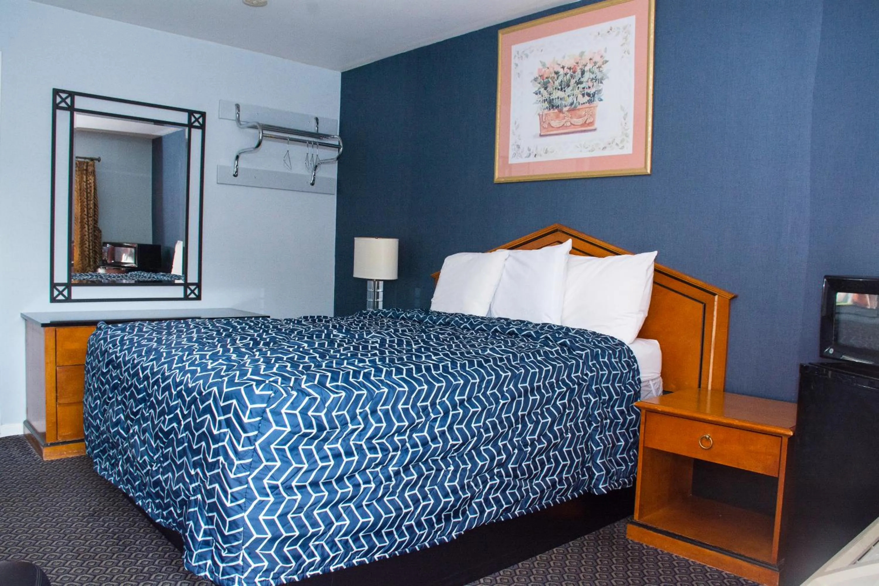 Photo of the whole room, Bed in At 9 Motel