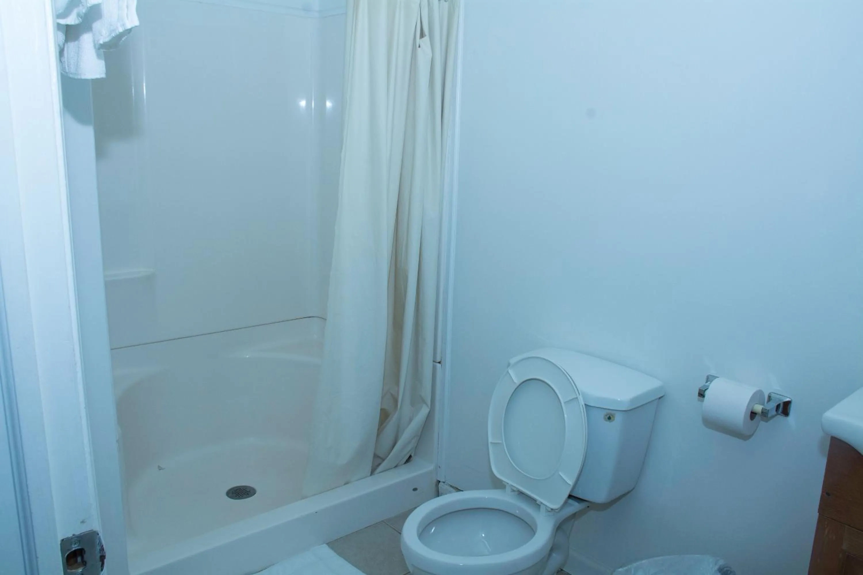 Bathroom in At 9 Motel