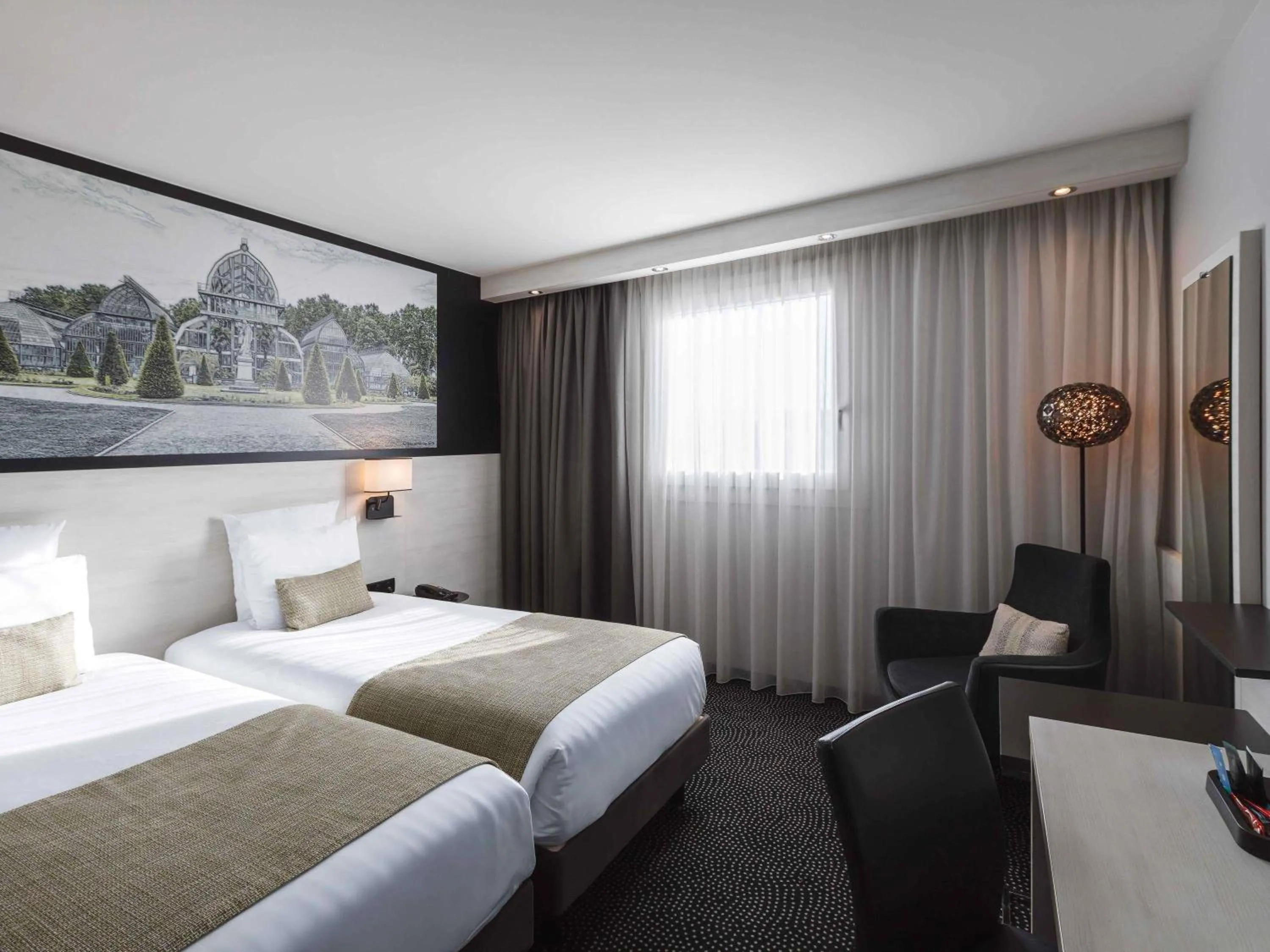 Bedroom, Bed in Hôtel Mercure Lyon Centre Charpennes Parc de la Tête d'Or