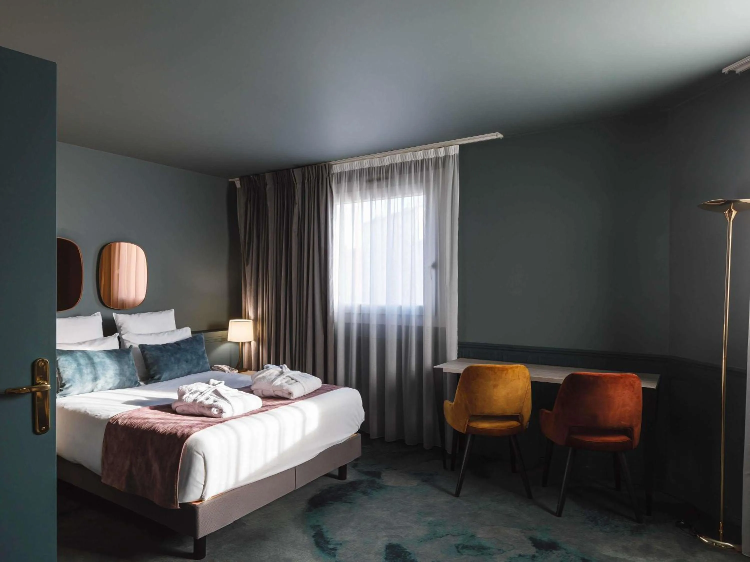 Property building, Bed in Hôtel Mercure Lyon Centre Charpennes Parc de la Tête d'Or