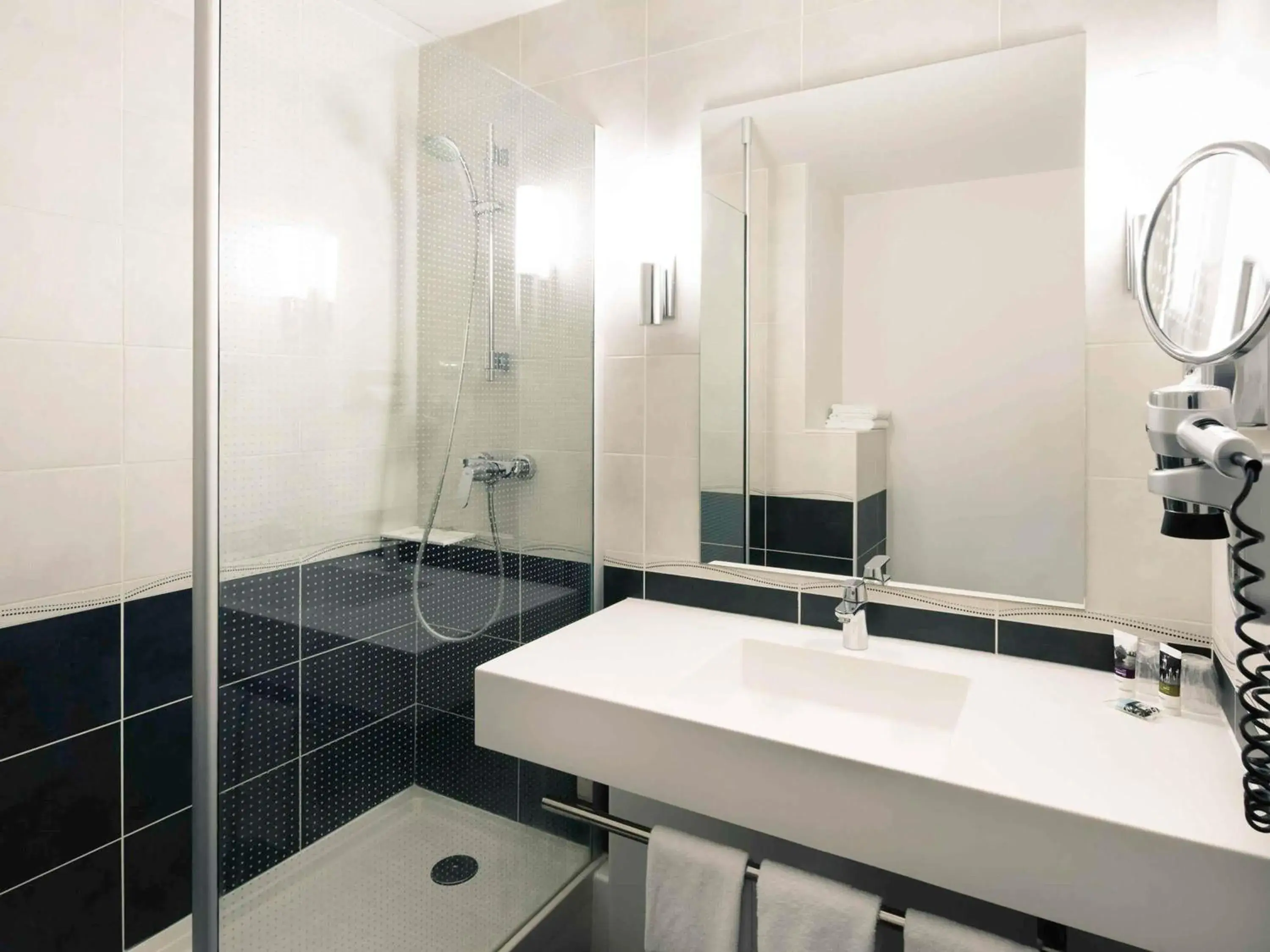 Bedroom in Hôtel Mercure Lyon Centre Charpennes Parc de la Tête d'Or Bedroom in Hôtel Mercure Lyon Centre Charpennes Parc de la Tête d'Or