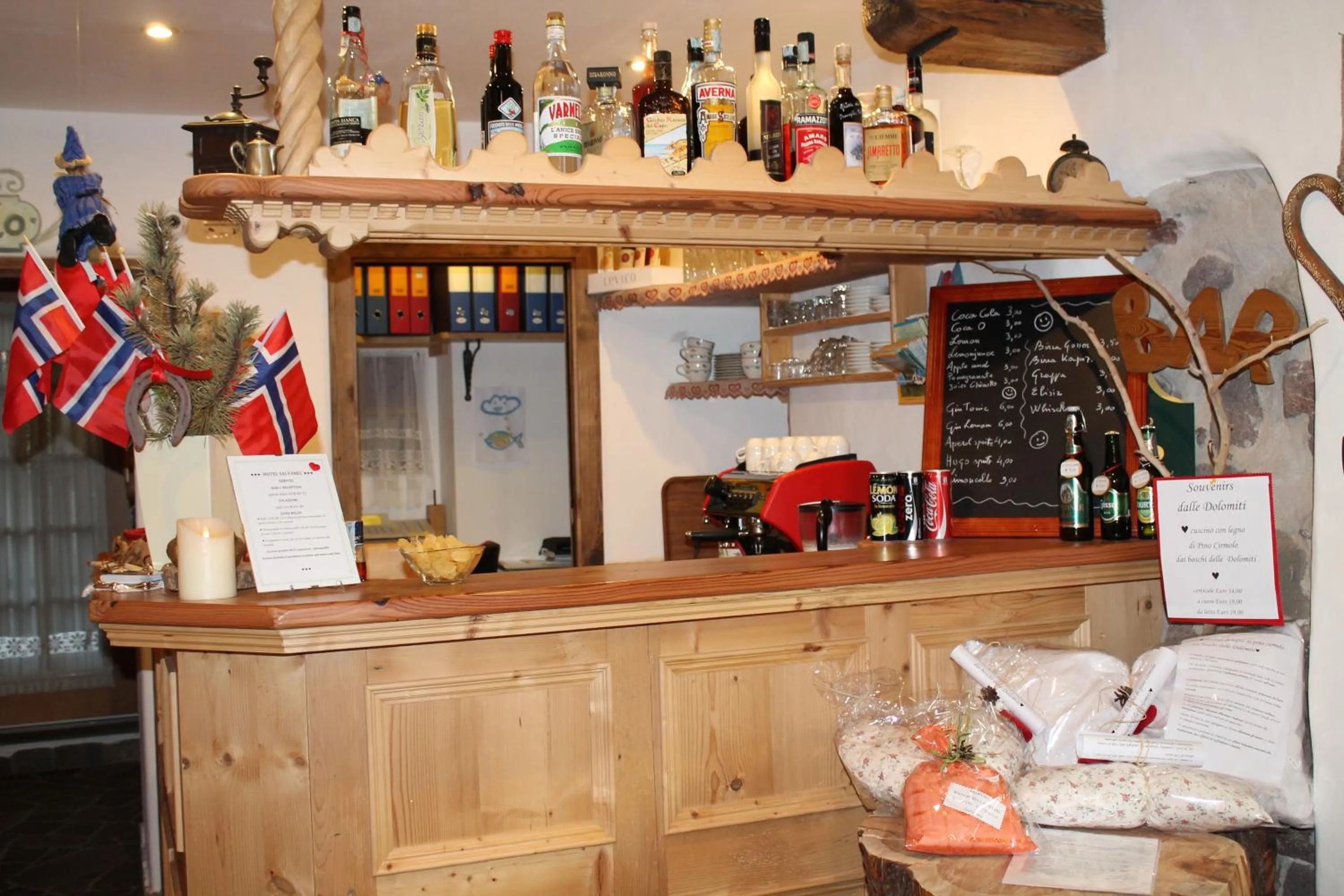 Lounge or bar in Hotel Garnì Salvanel